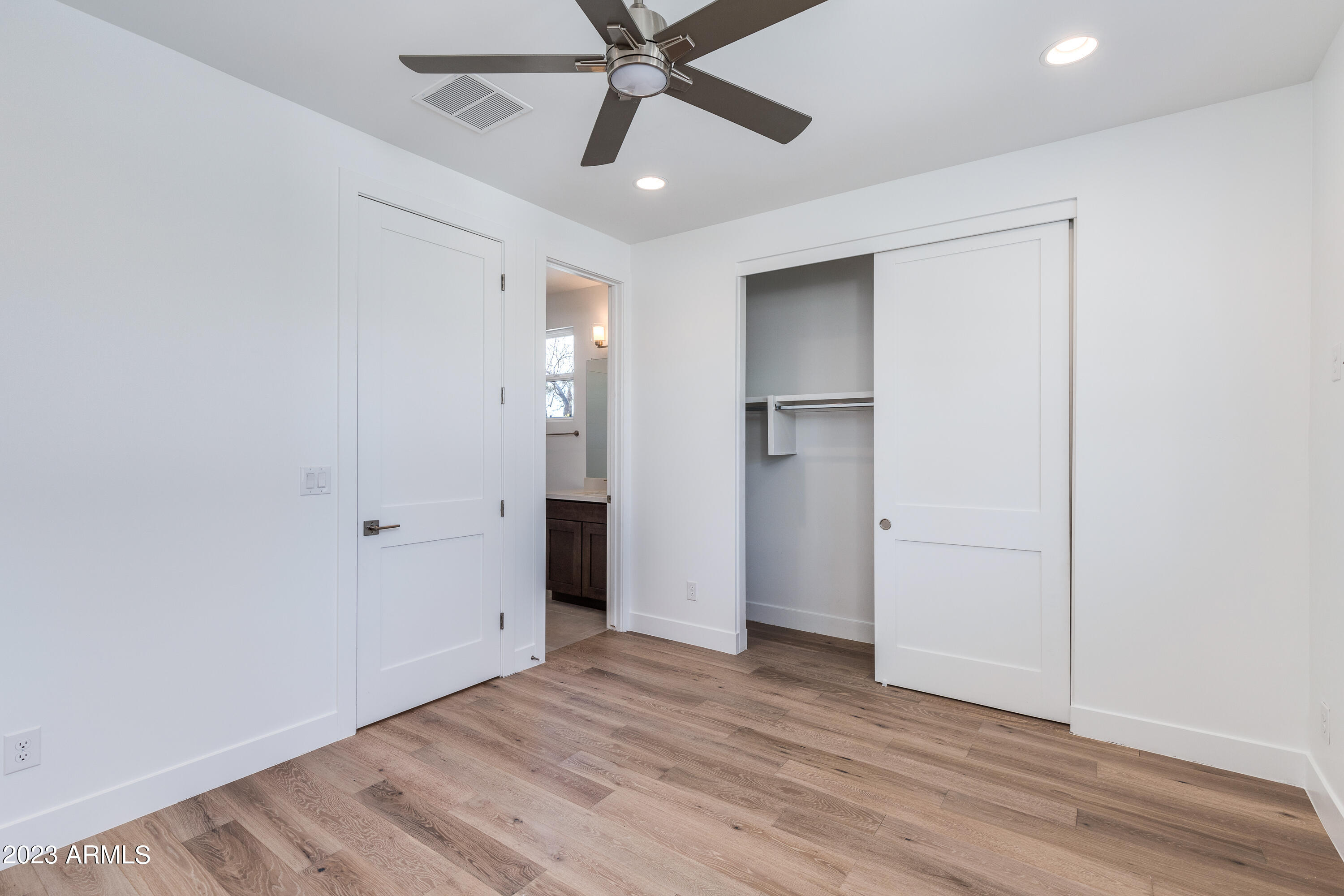 4003 E HAZELWOOD Street