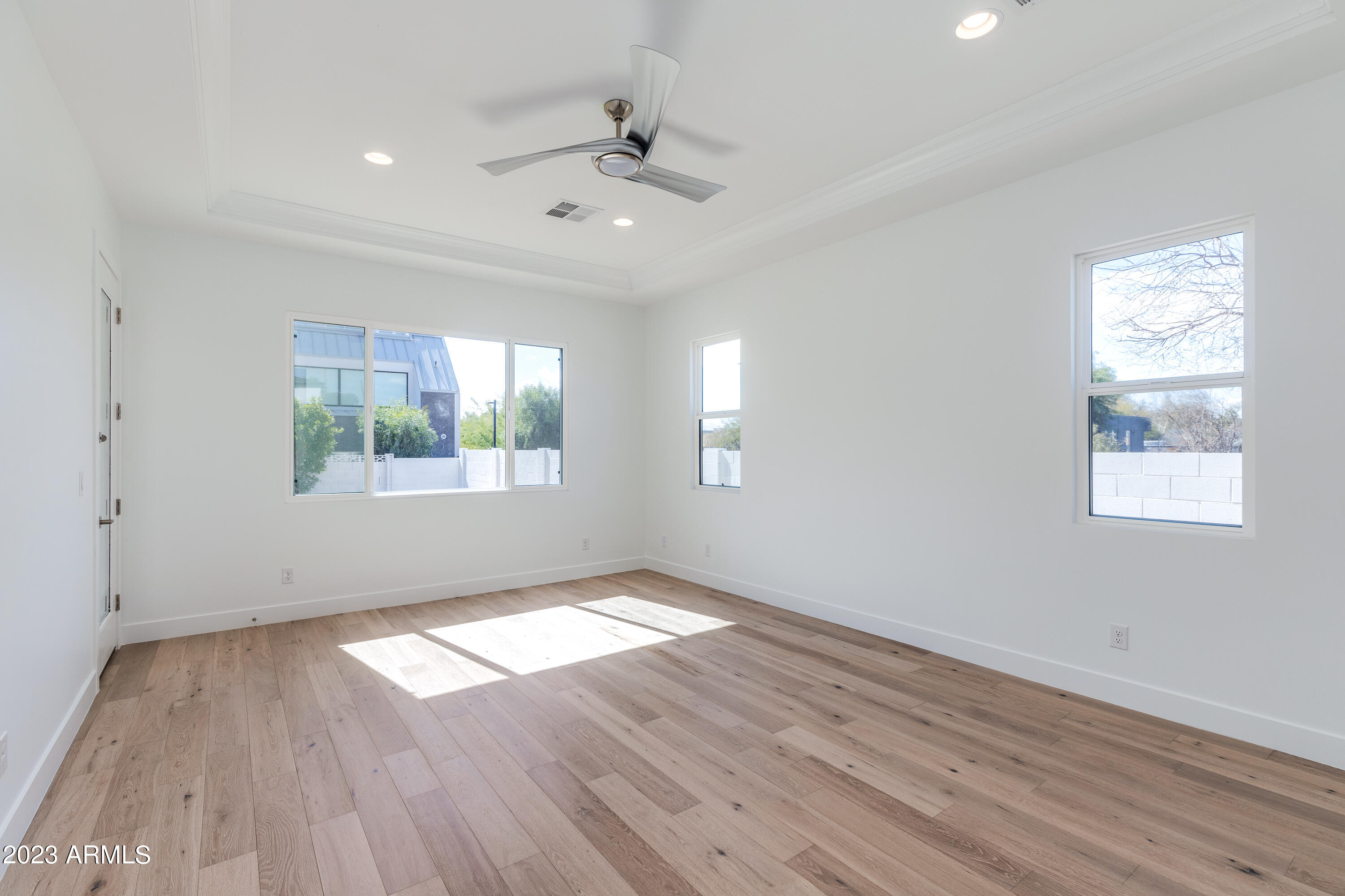 4003 E HAZELWOOD Street