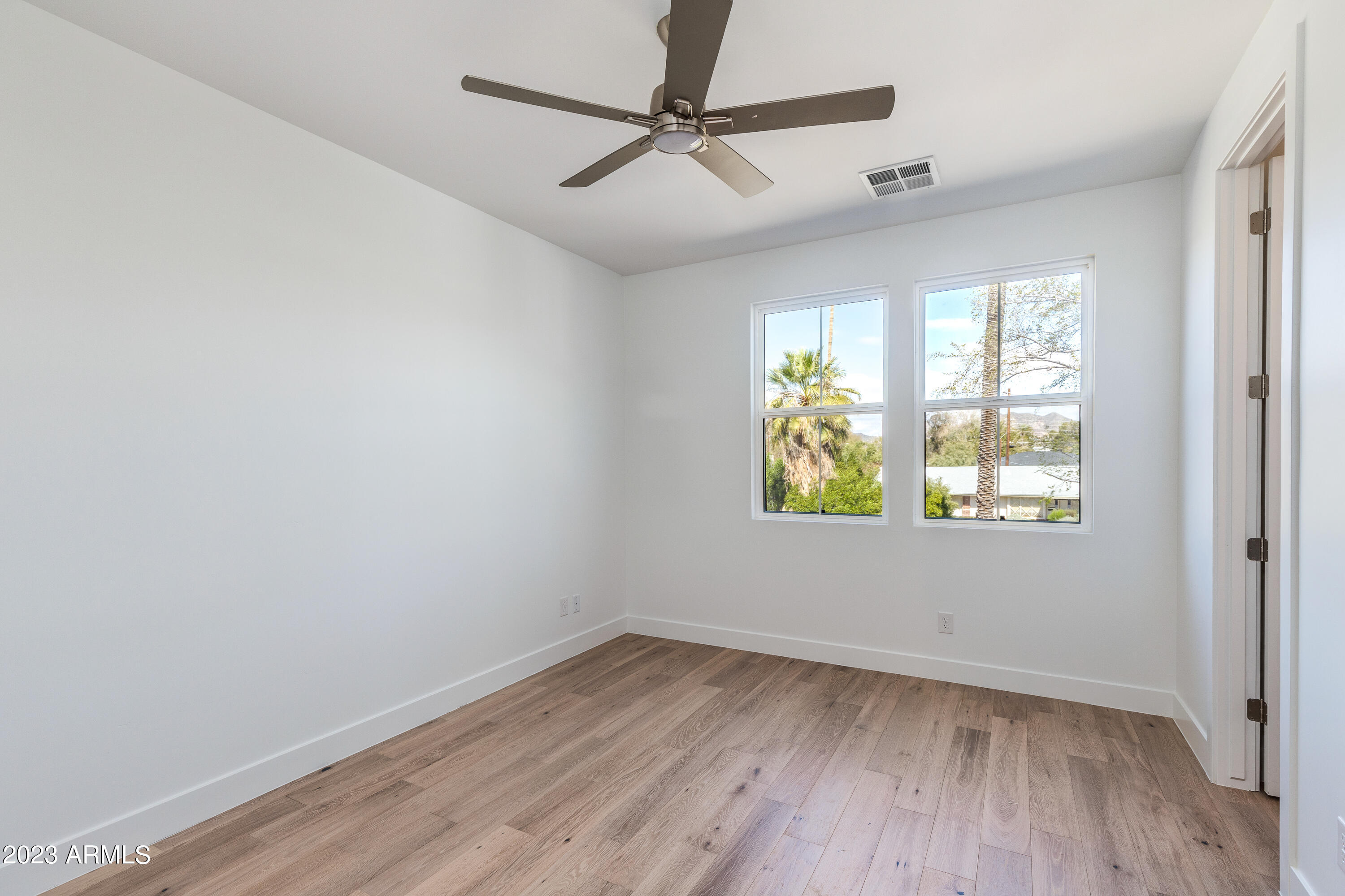 4003 E HAZELWOOD Street