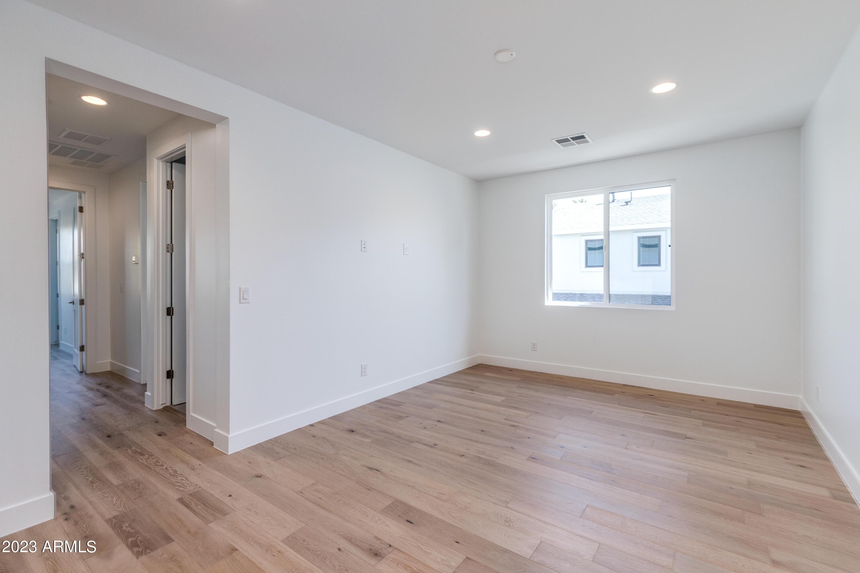 4003 E HAZELWOOD Street