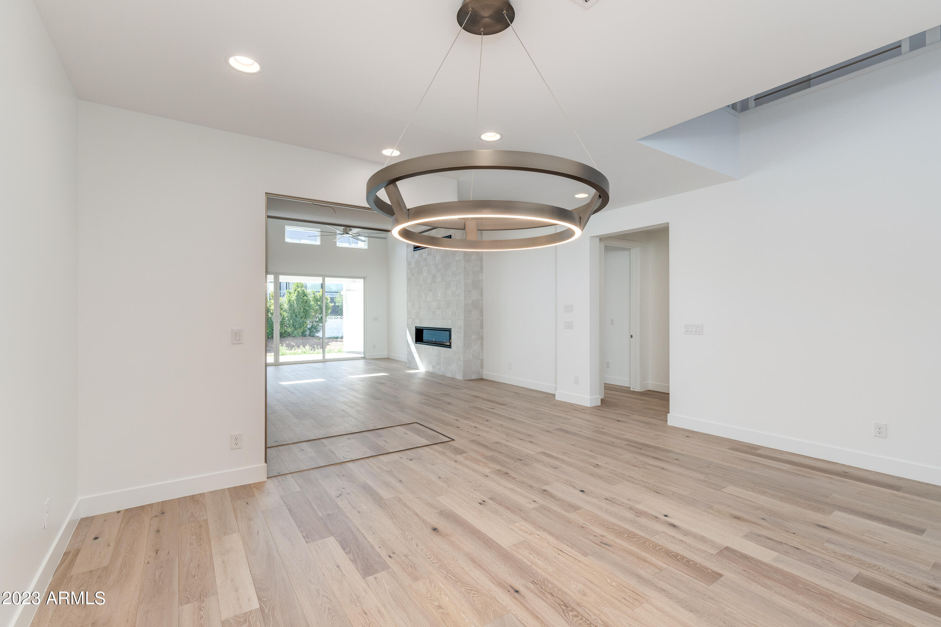 4003 E HAZELWOOD Street