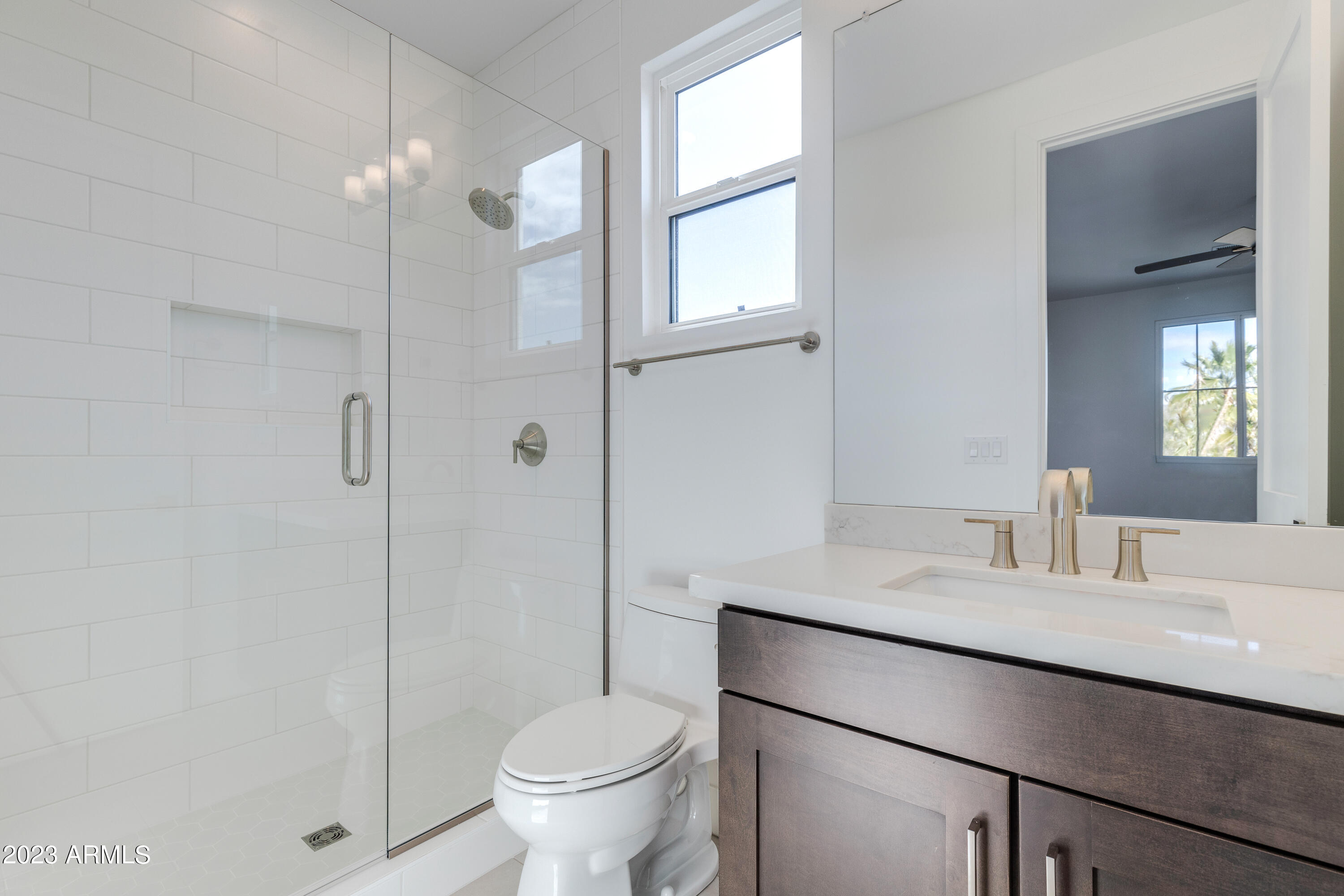 4003 E HAZELWOOD Street