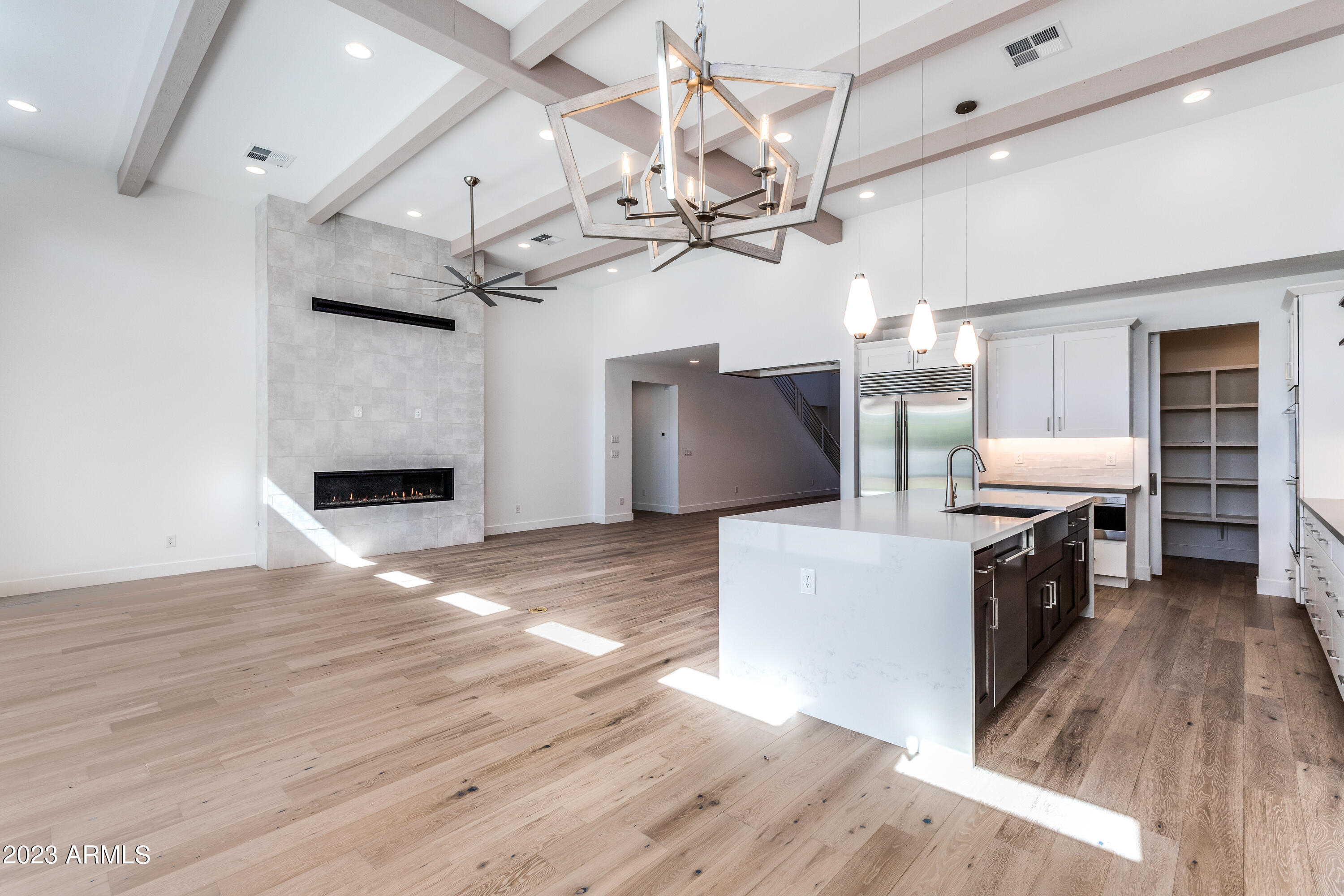 4003 E HAZELWOOD Street