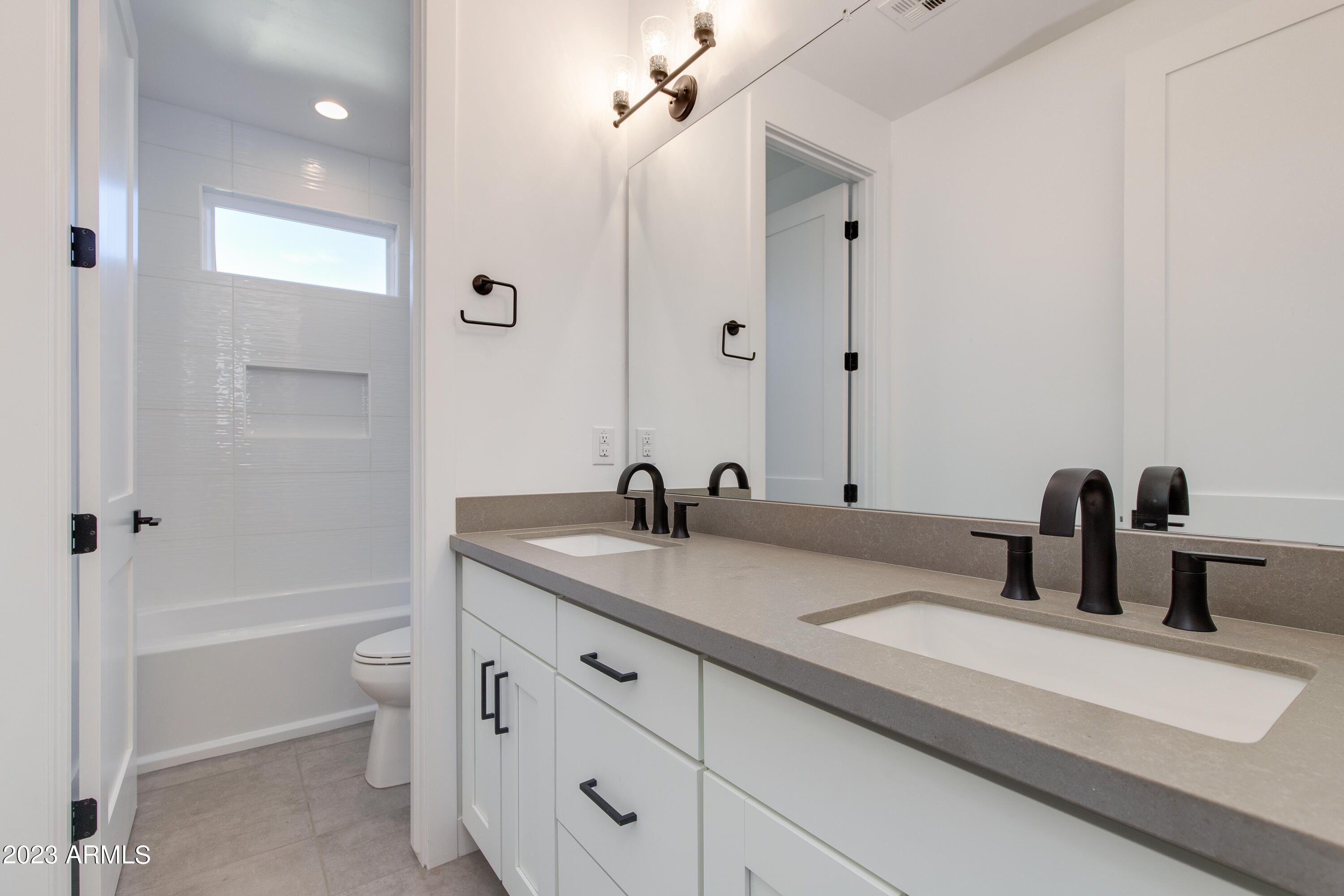 4007 E Hazelwood Street