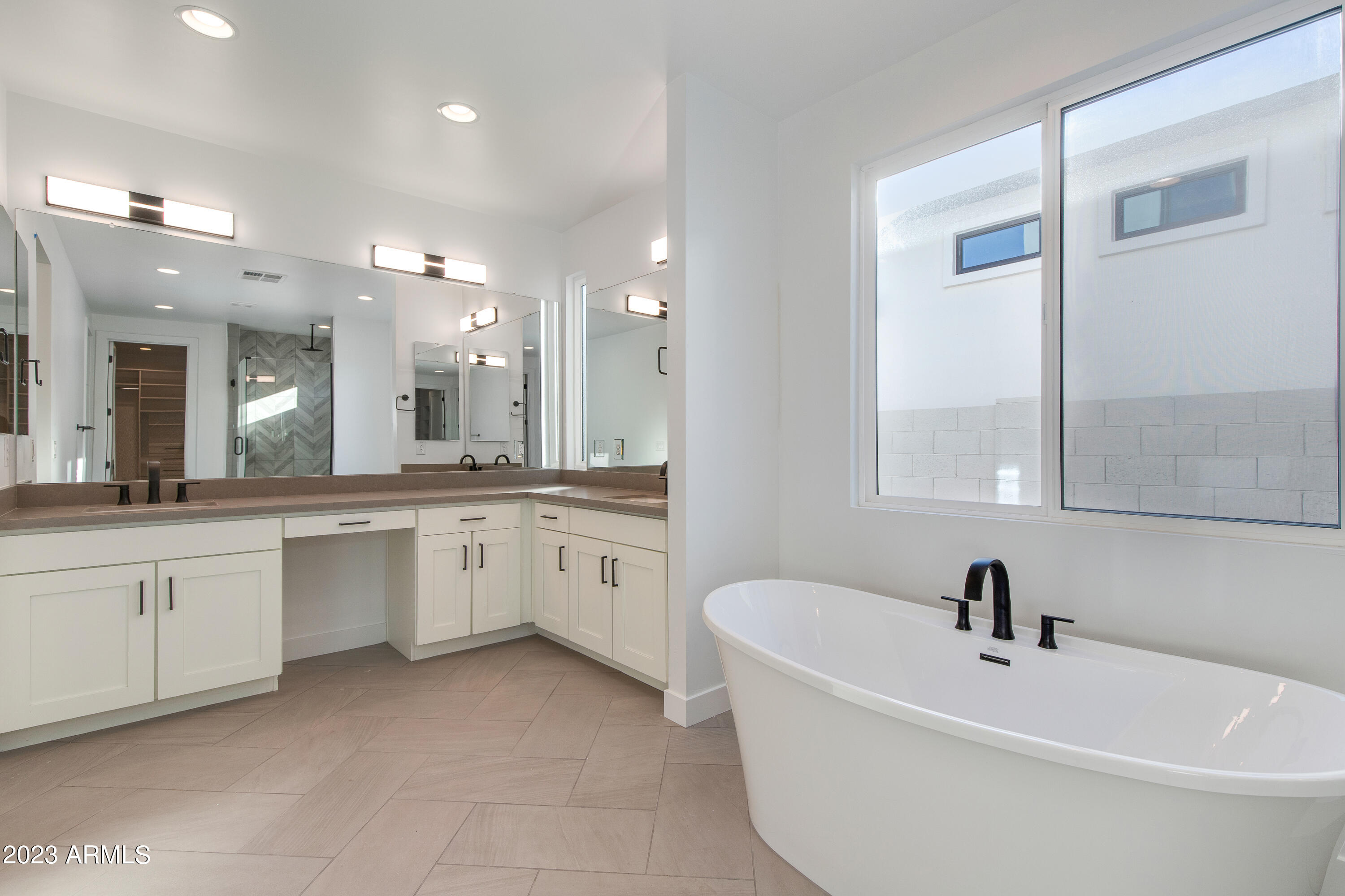 4007 E Hazelwood Street