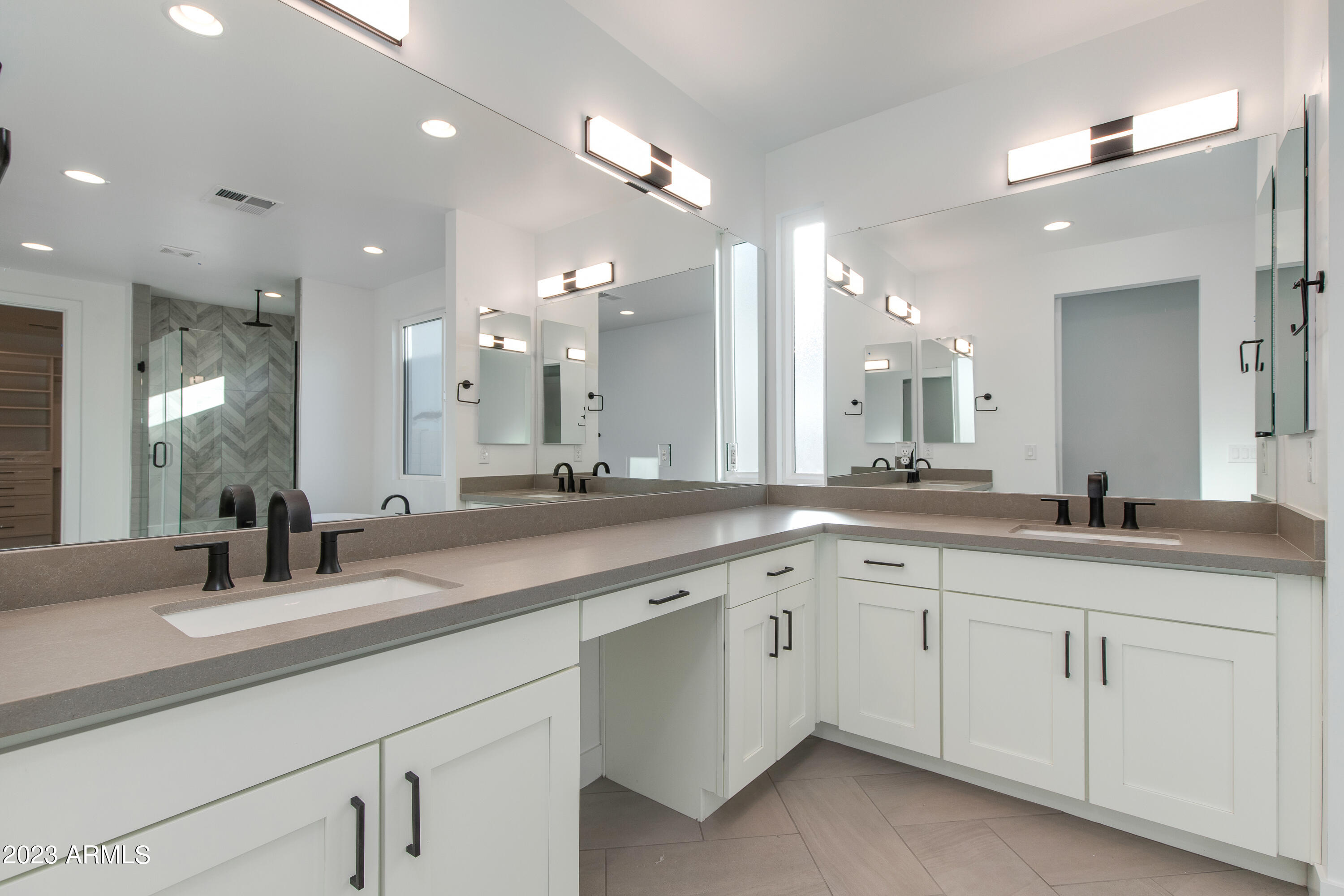 4007 E Hazelwood Street