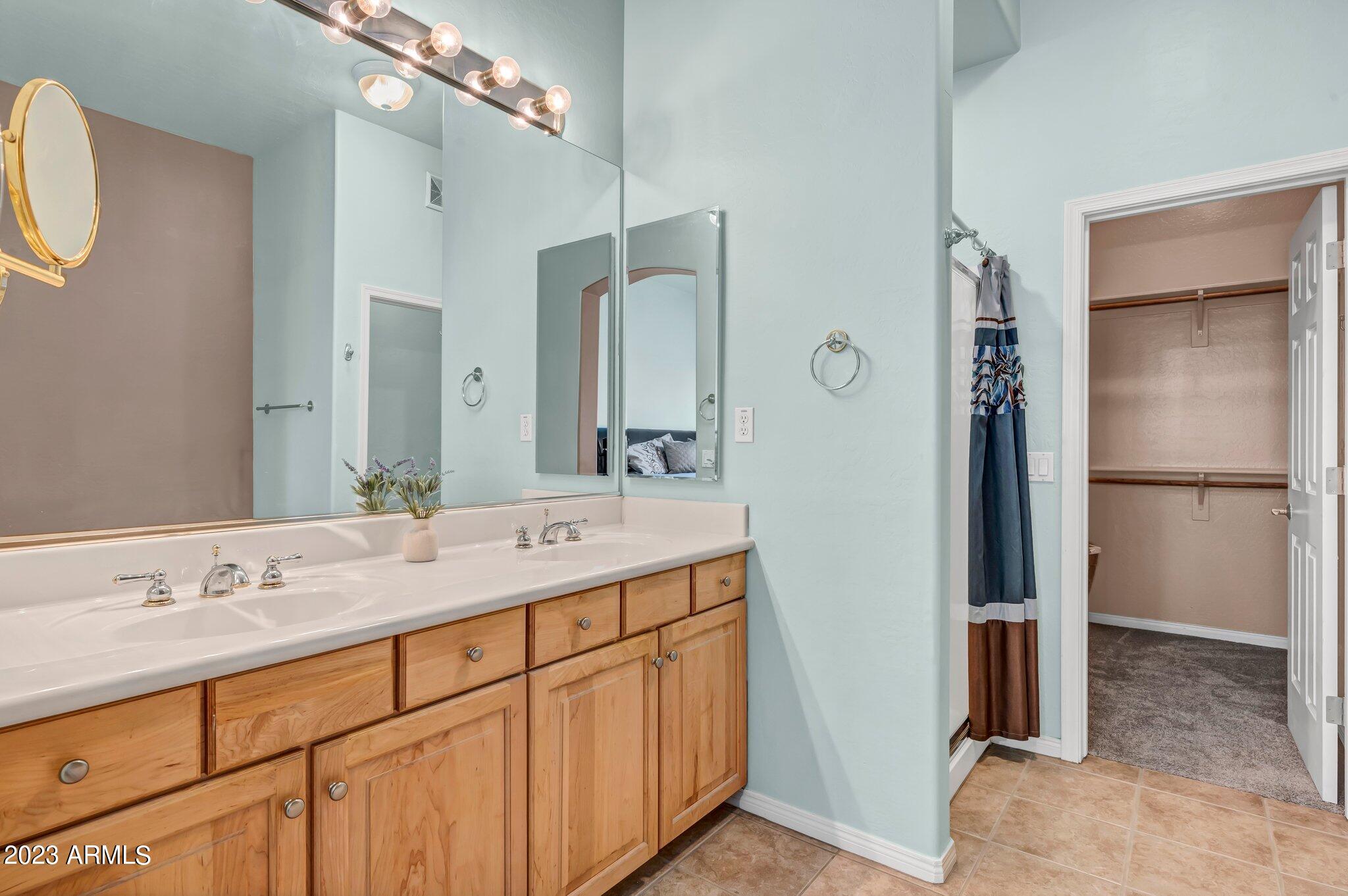 3131 E LEGACY Drive, 1087