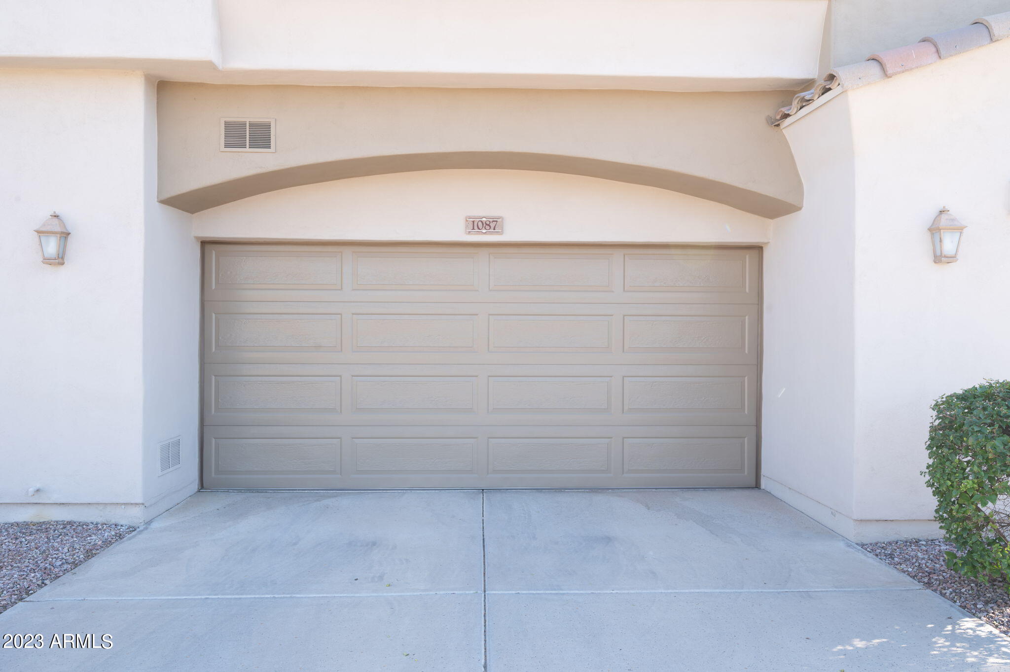 3131 E LEGACY Drive, 1087