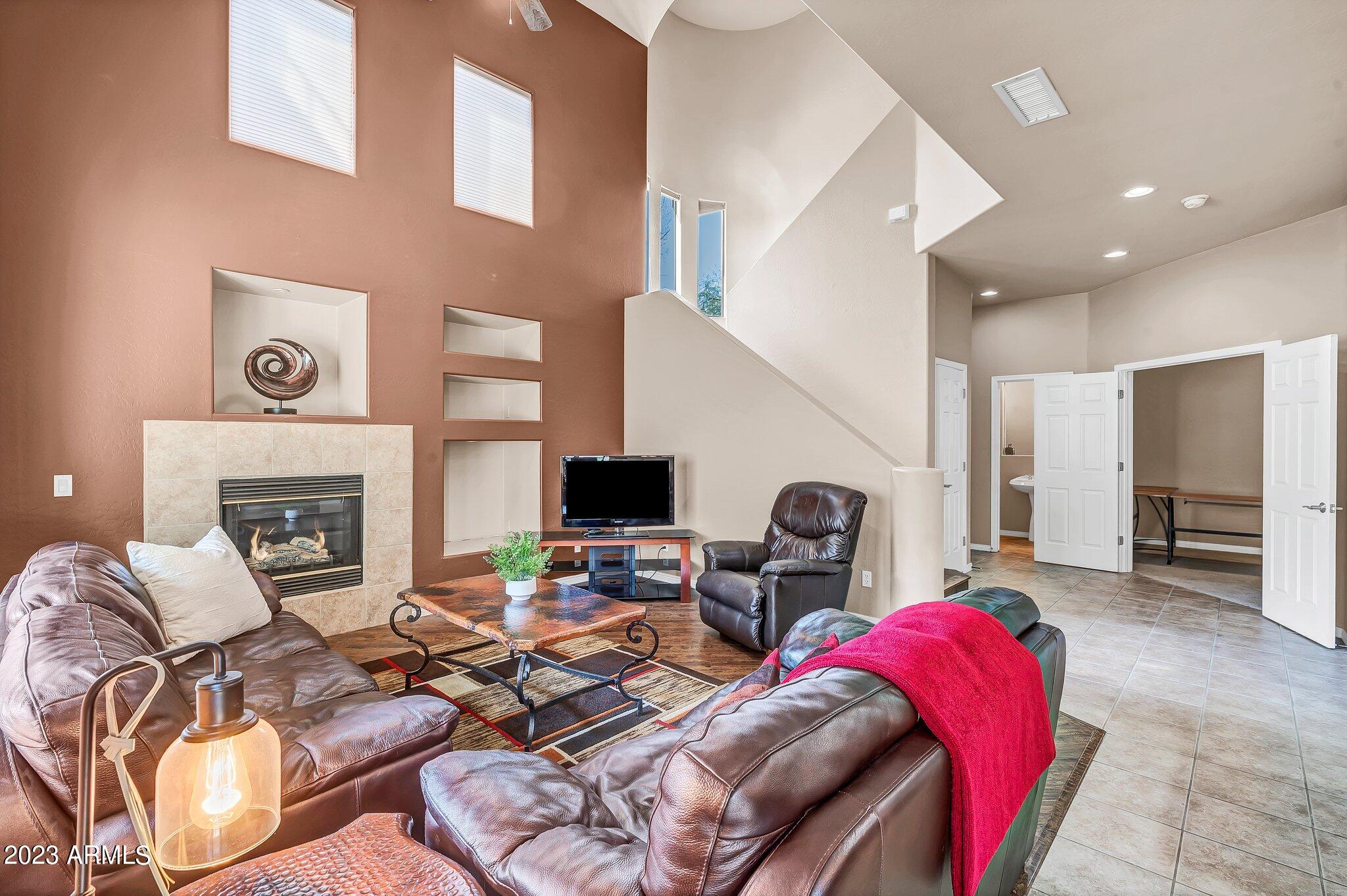 3131 E LEGACY Drive, 1087