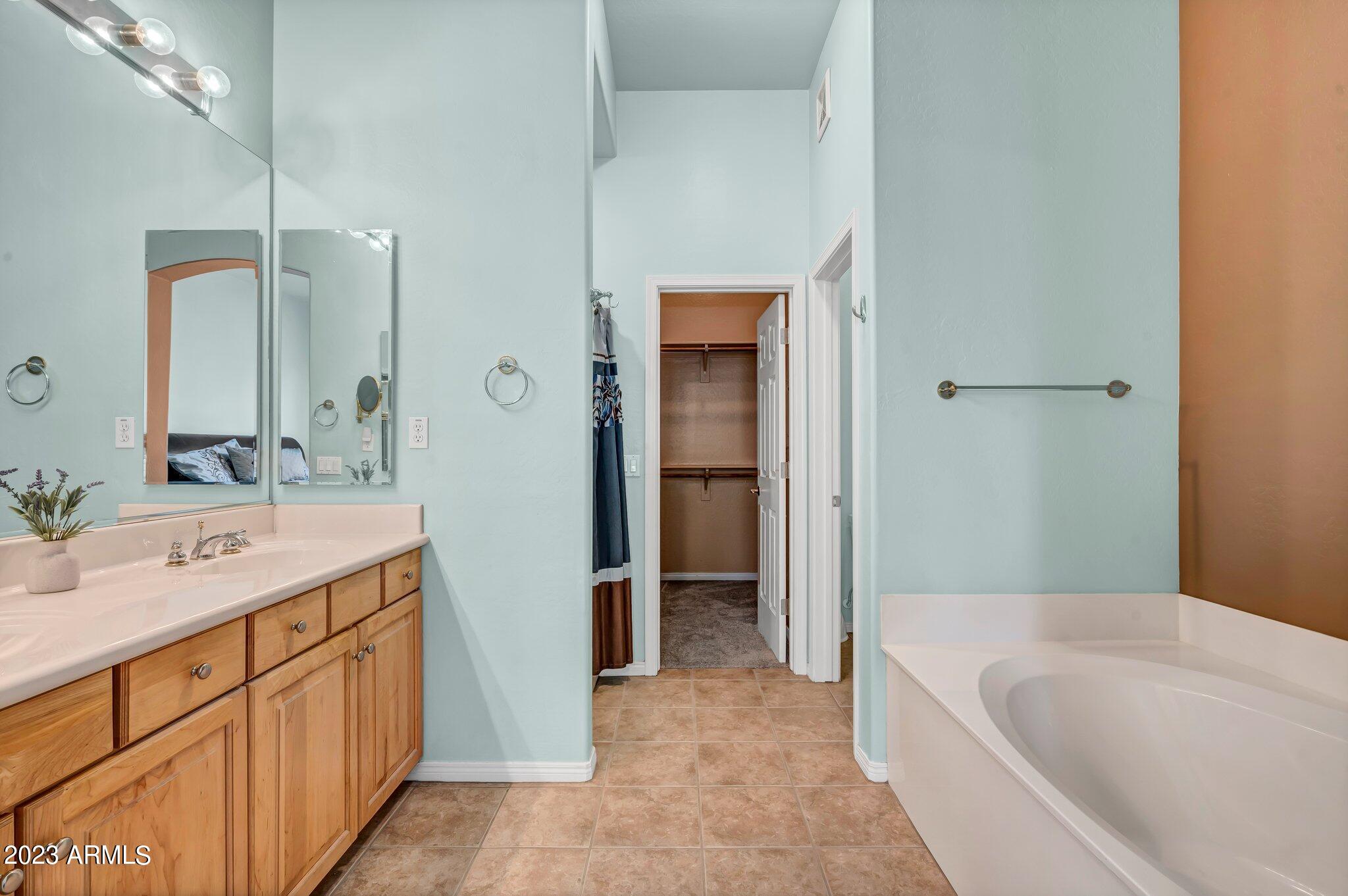 3131 E LEGACY Drive, 1087