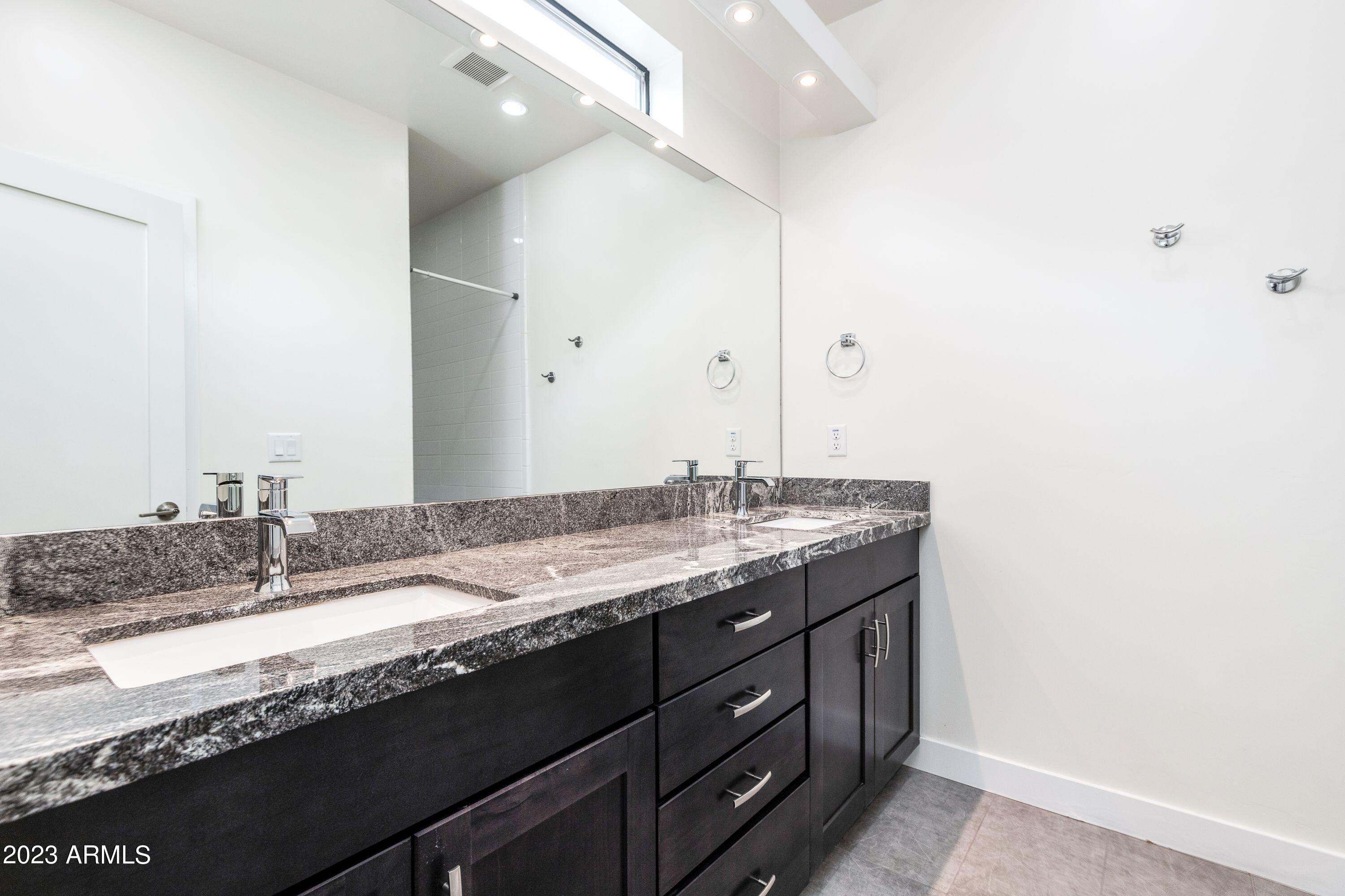 1301 W 4th Street, 1007