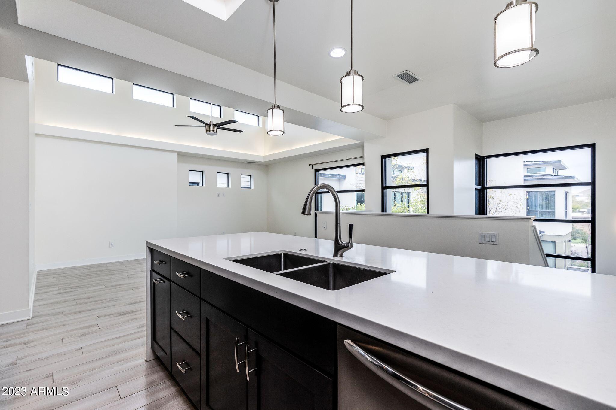 1301 W 4th Street, 1007
