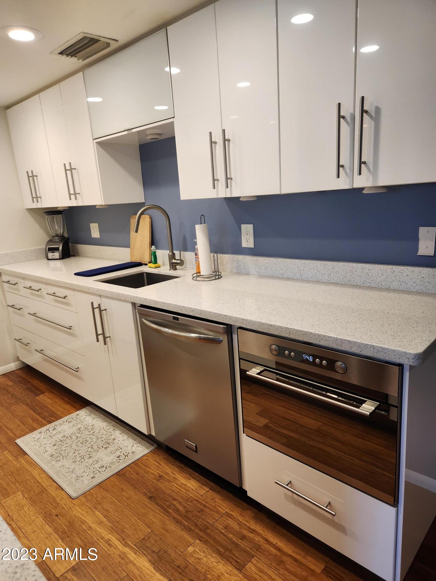 7557 N DREAMY DRAW Drive, 184