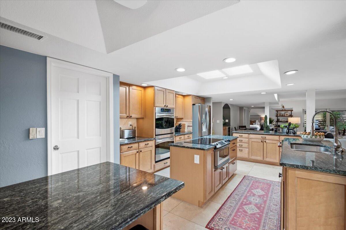 8100 E Vía Del Arbor