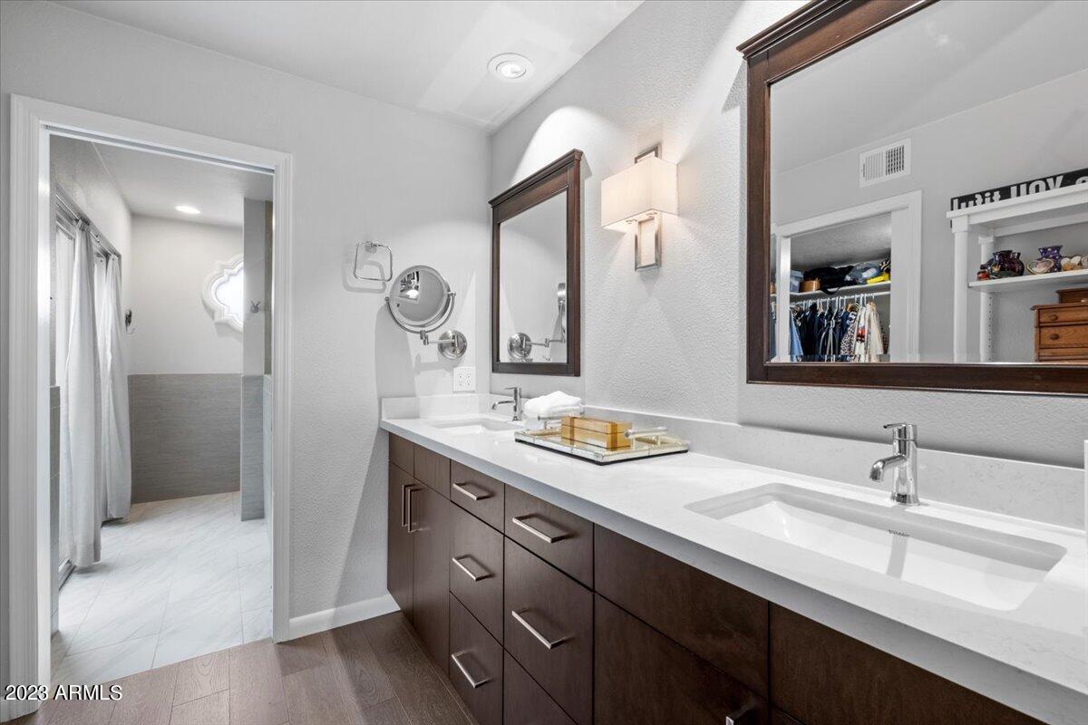 8100 E Vía Del Arbor