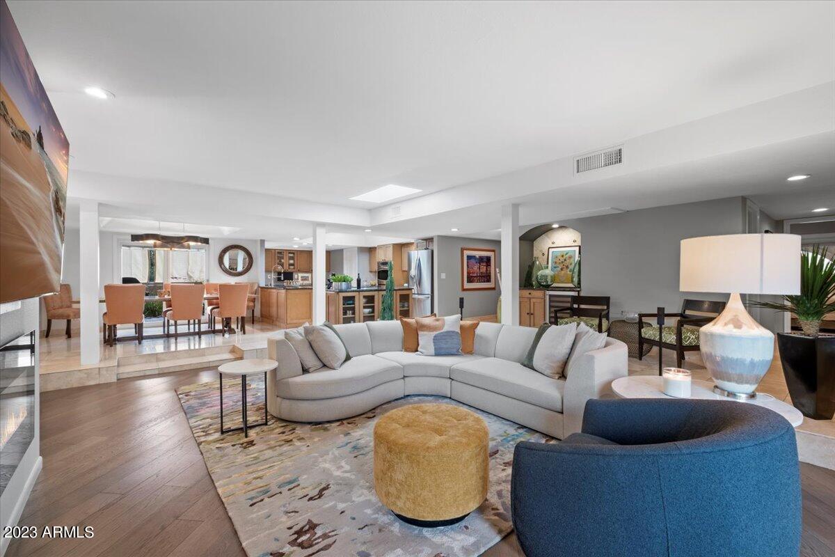 8100 E Vía Del Arbor