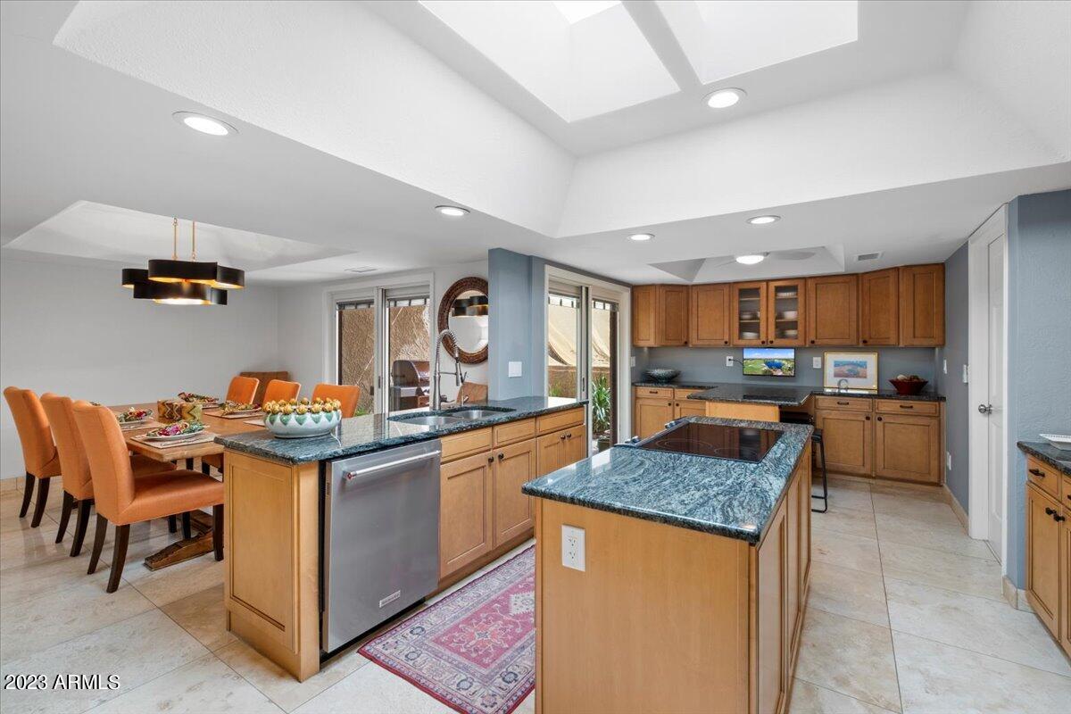 8100 E Vía Del Arbor