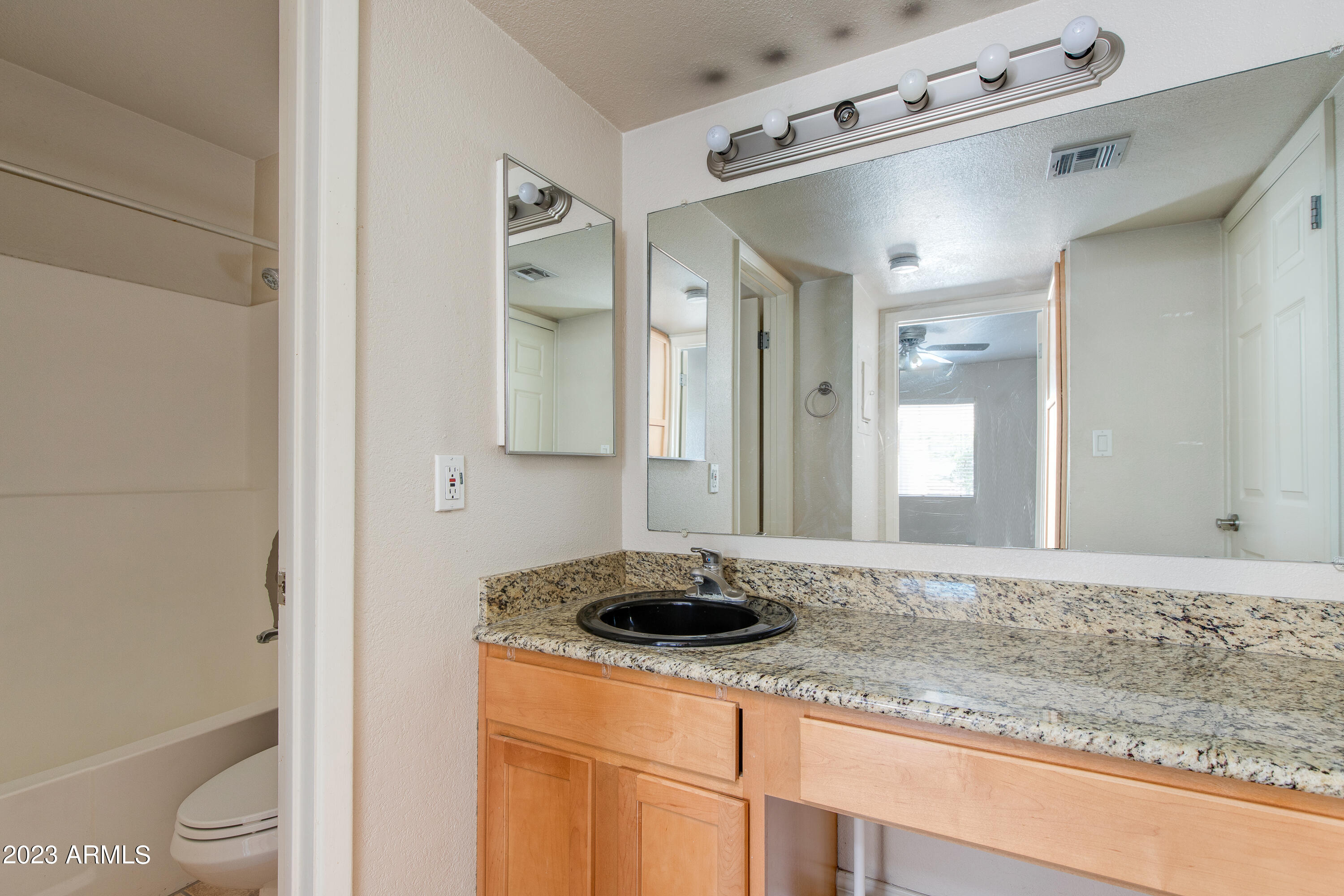 3825 E CAMELBACK Road, 216
