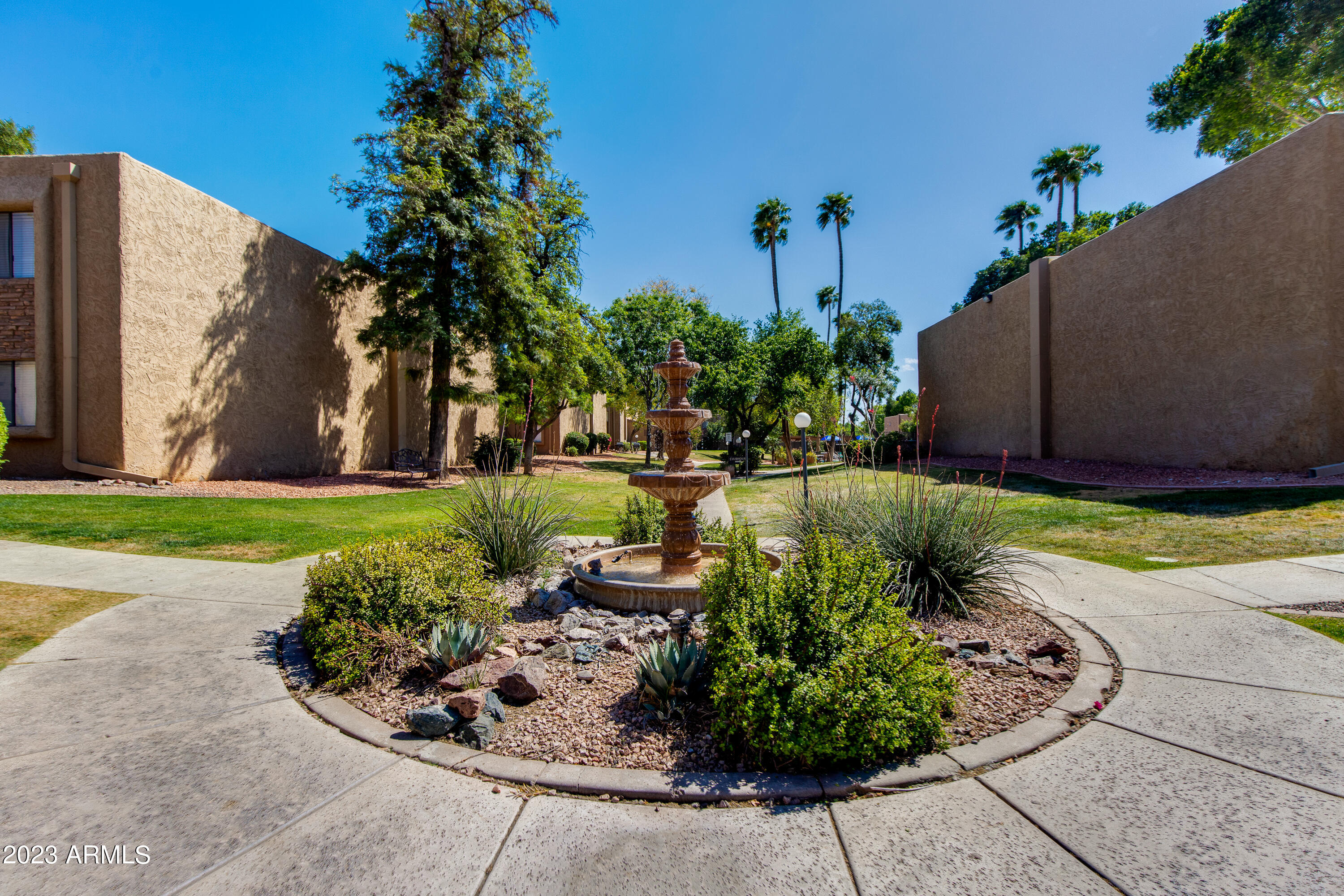 3825 E CAMELBACK Road, 216