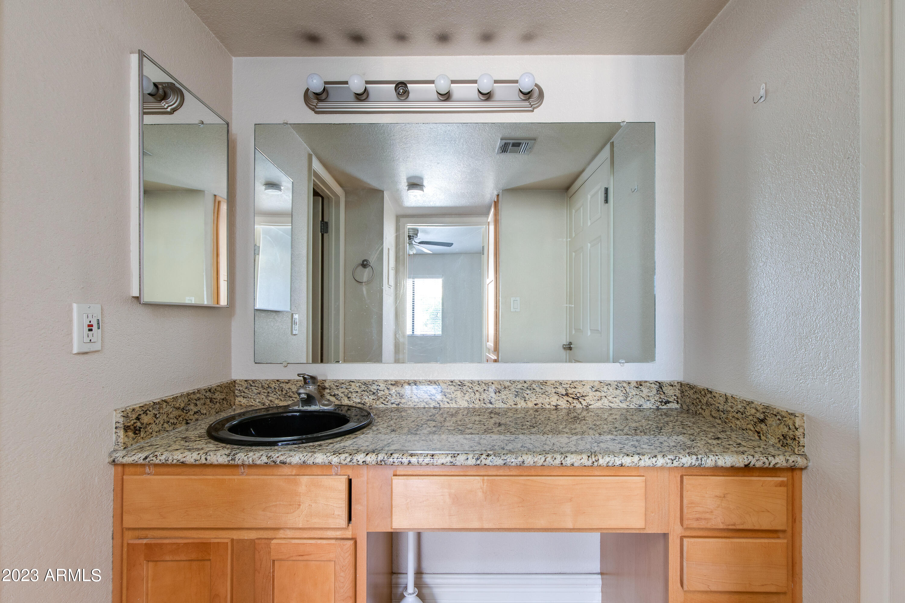 3825 E CAMELBACK Road, 216