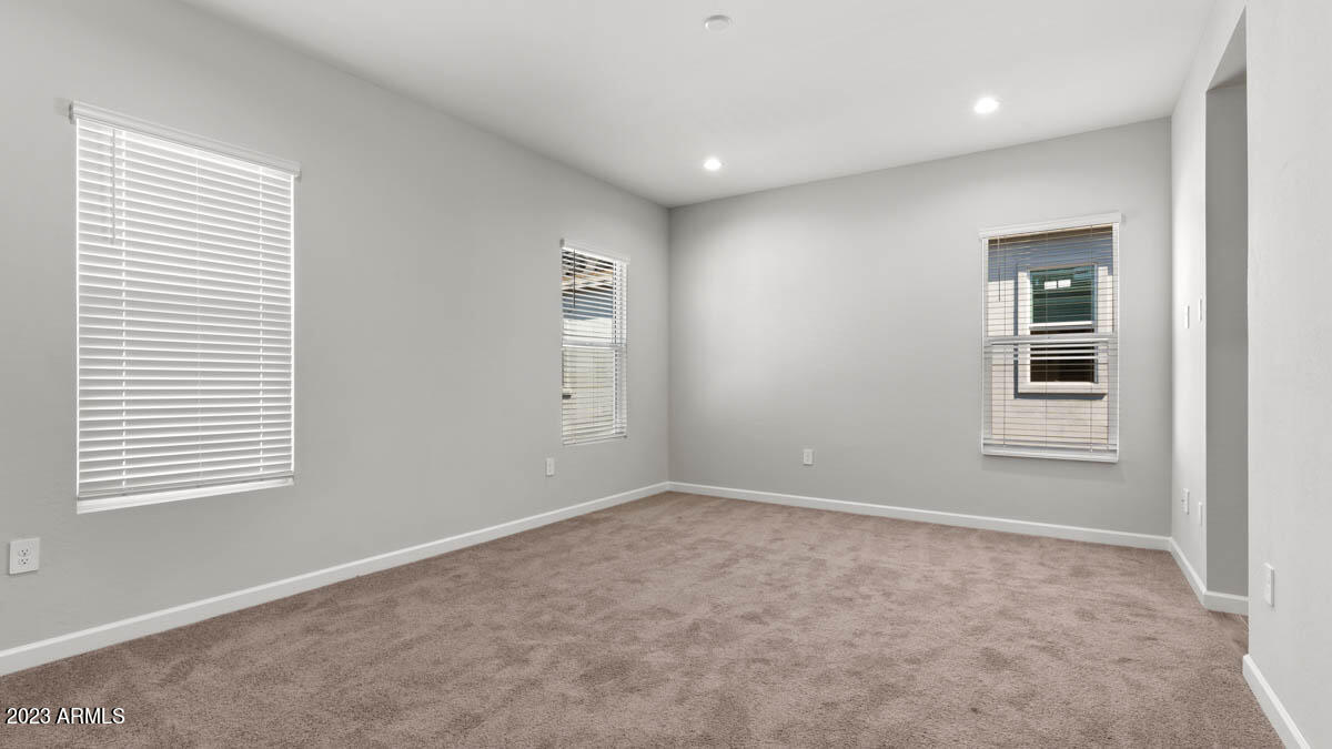 5049 E ANDERSON Drive