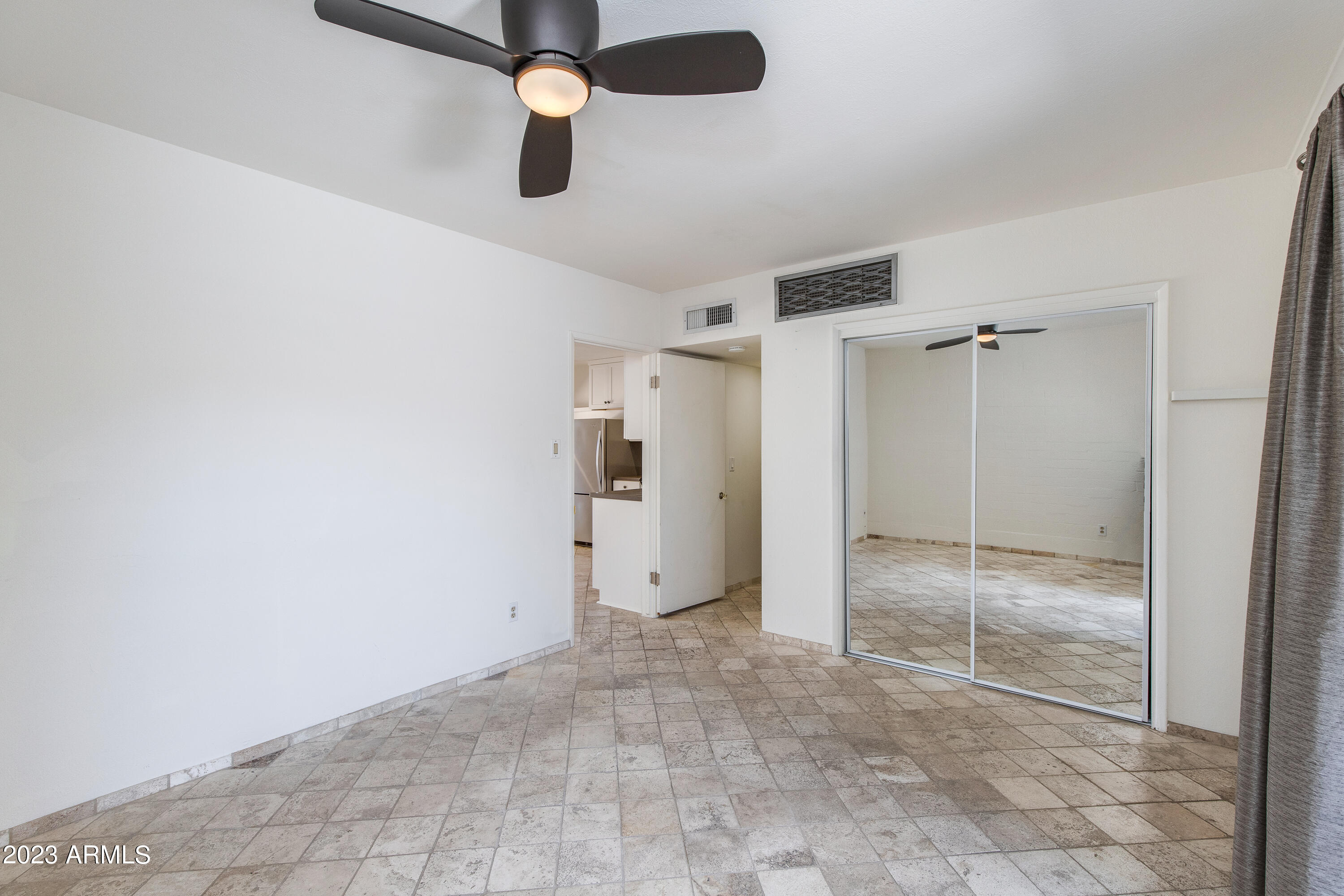 1441 E MARYLAND Avenue, 16