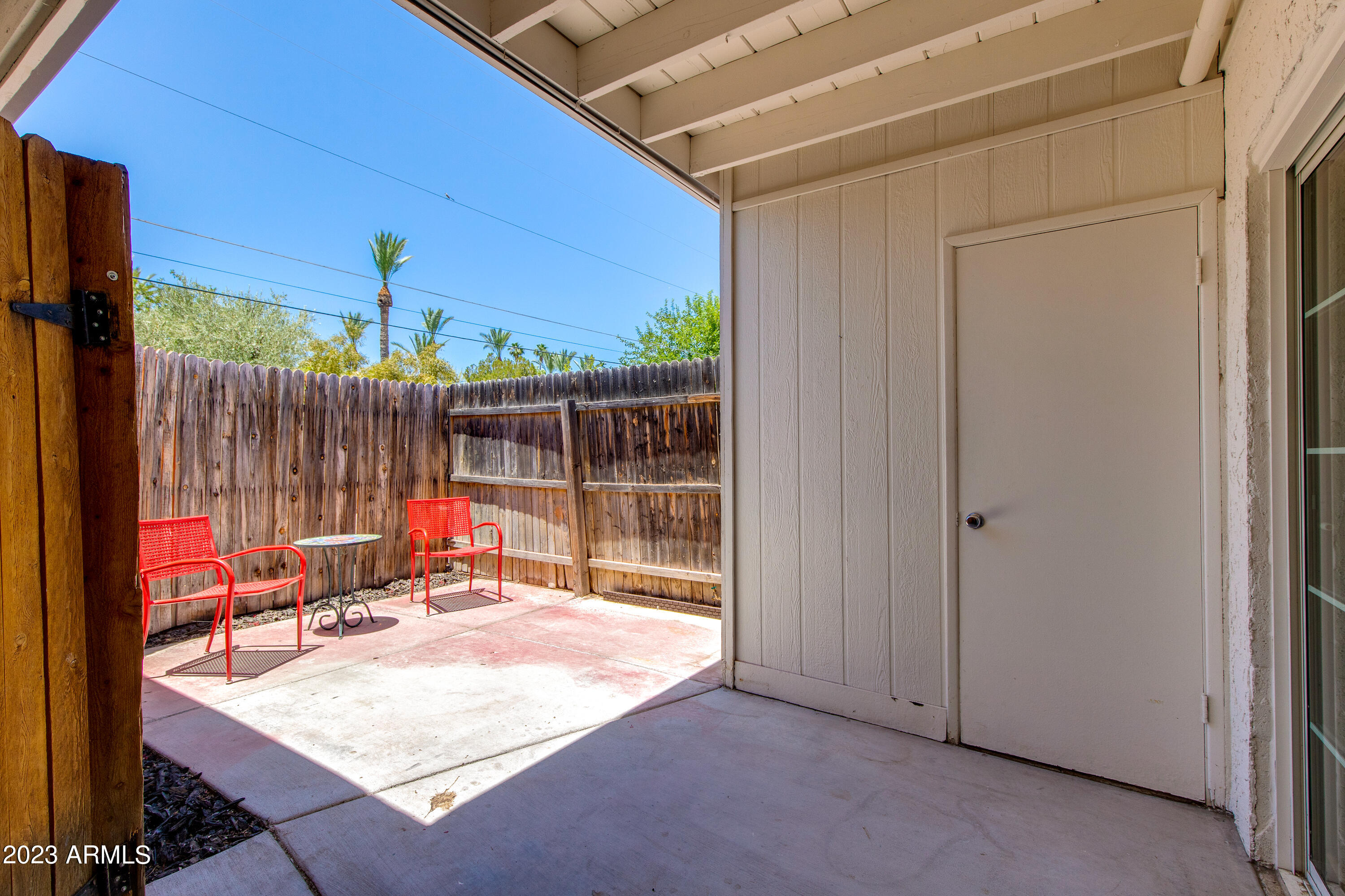 1441 E MARYLAND Avenue, 16