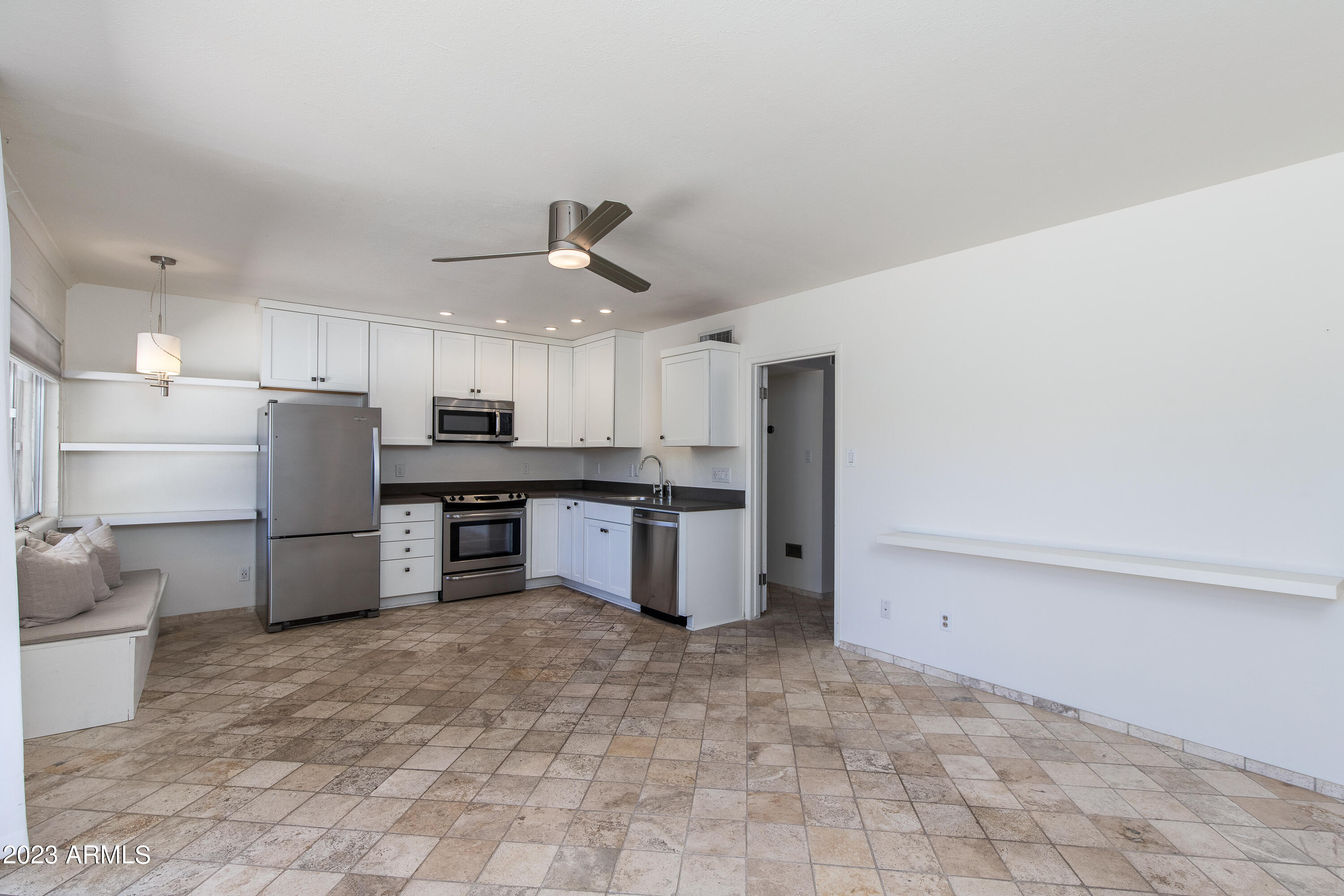 1441 E MARYLAND Avenue, 16