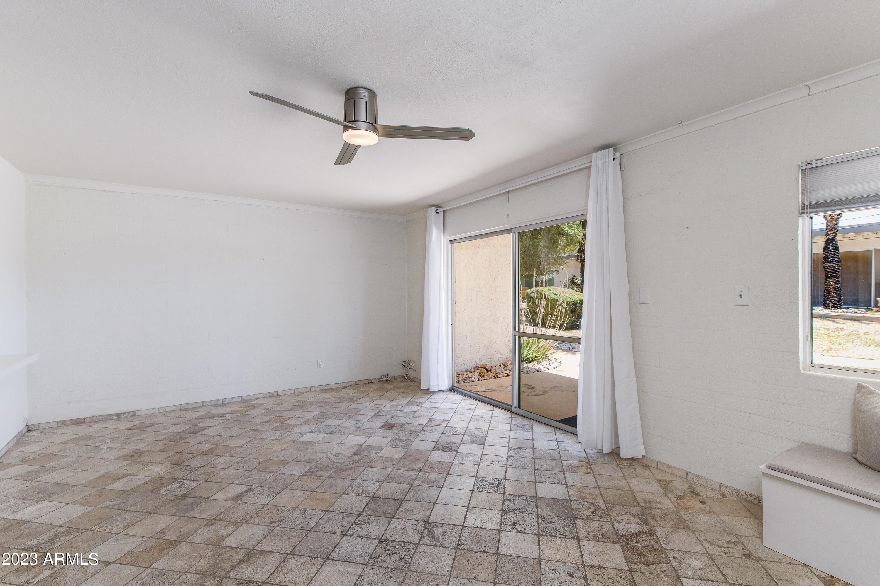 1441 E MARYLAND Avenue, 16