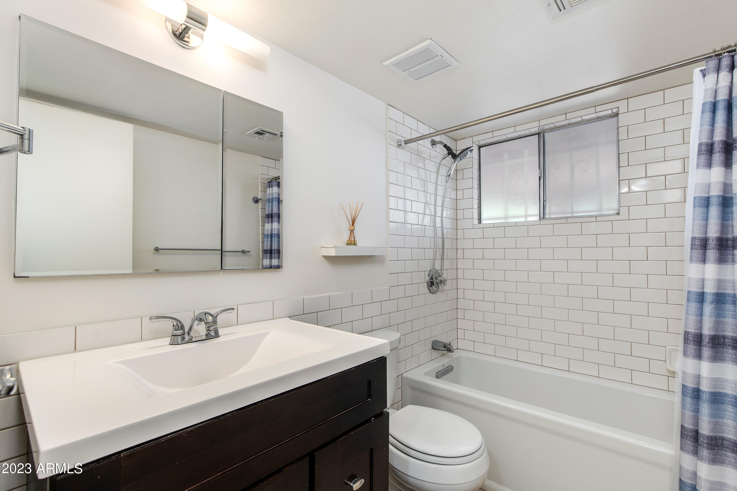 1441 E MARYLAND Avenue, 16