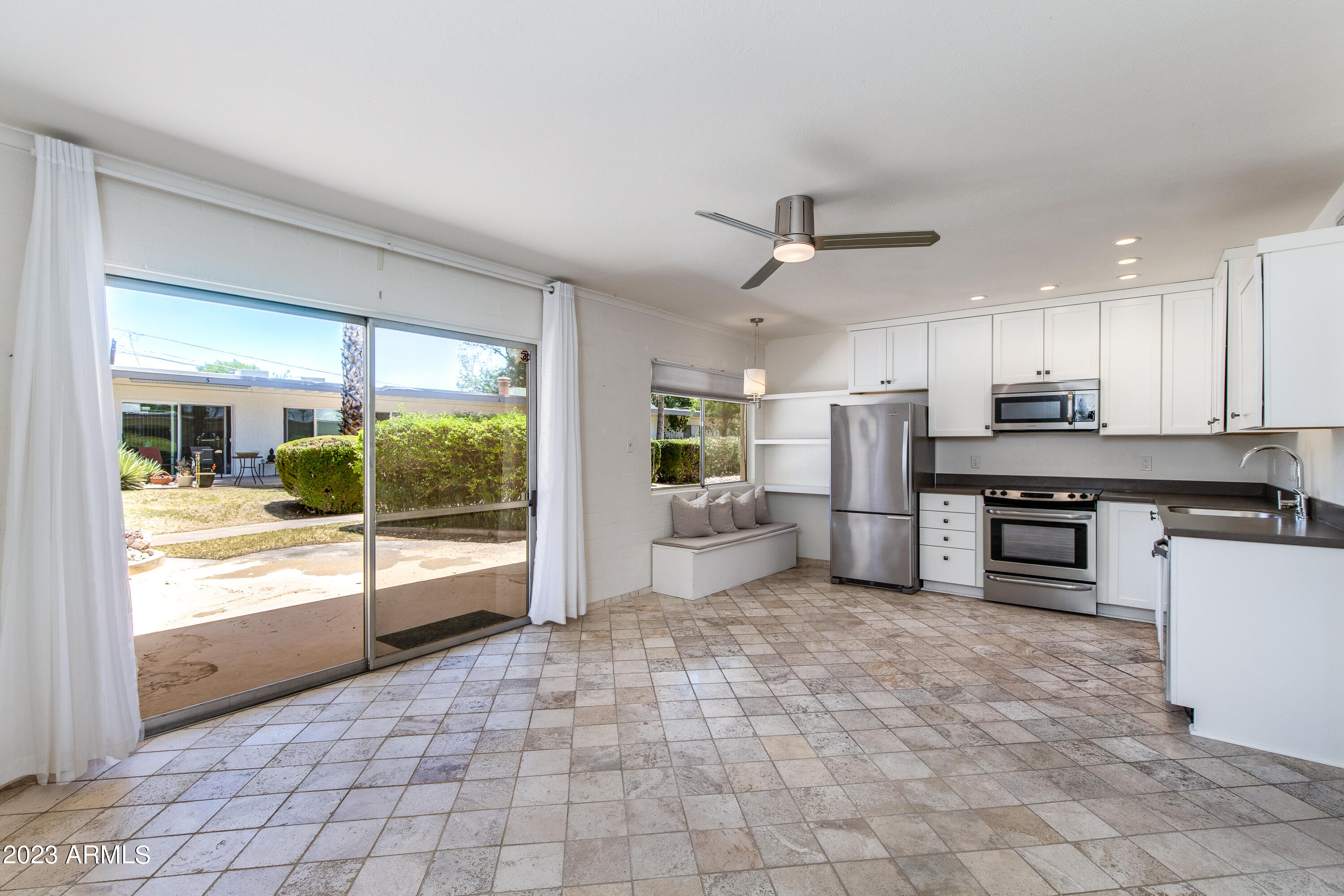 1441 E MARYLAND Avenue, 16