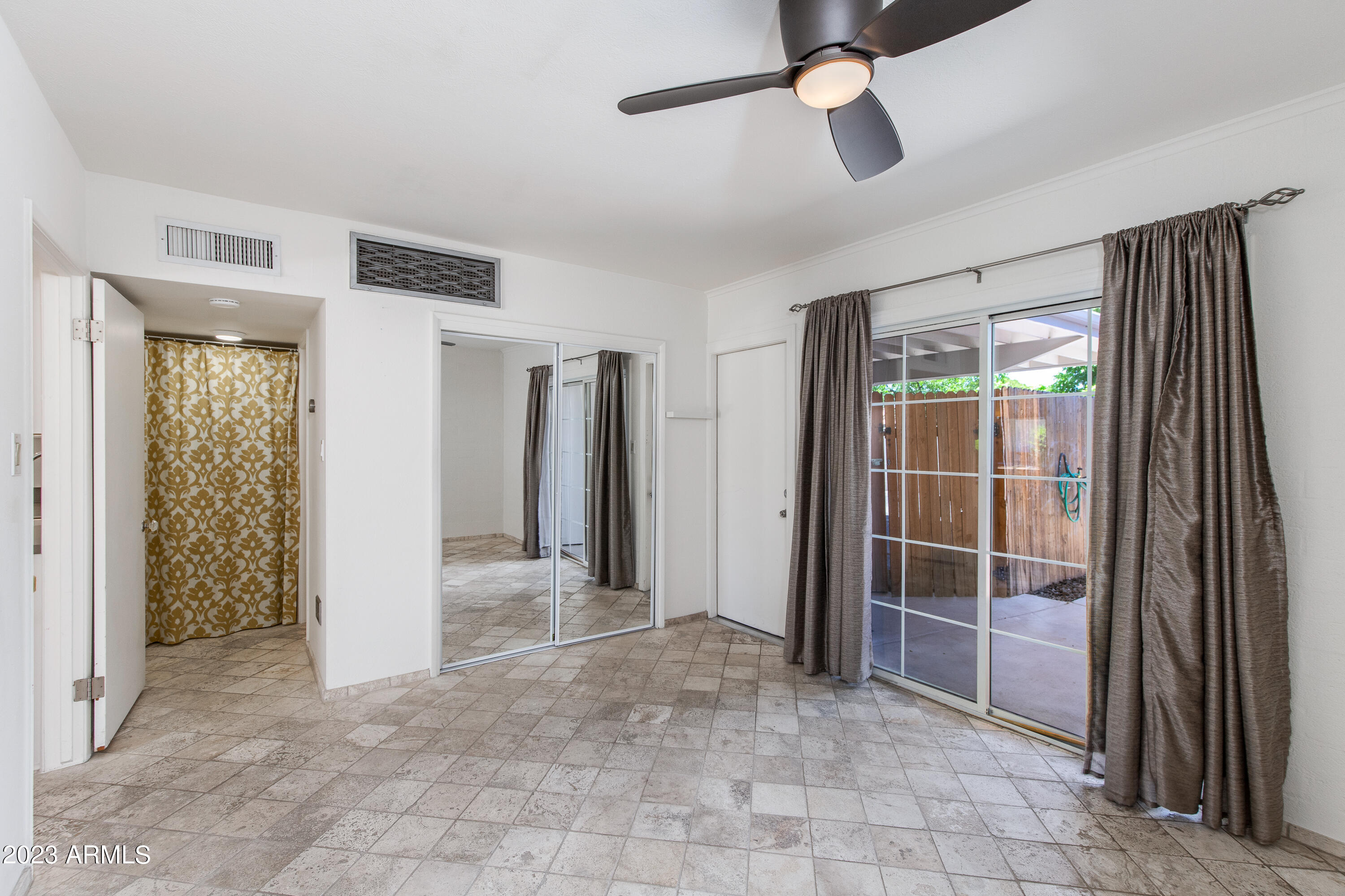 1441 E MARYLAND Avenue, 16