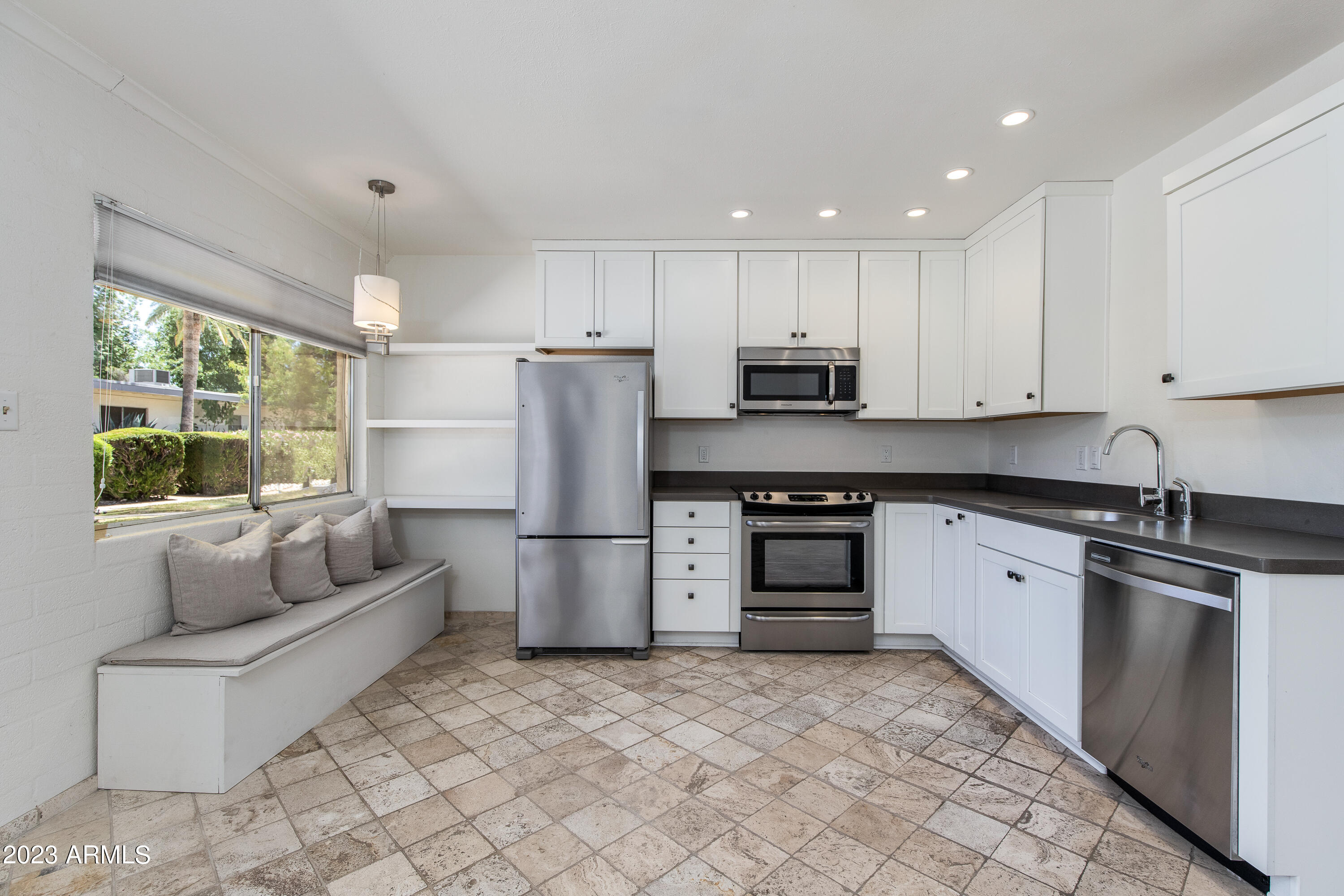 1441 E MARYLAND Avenue, 16