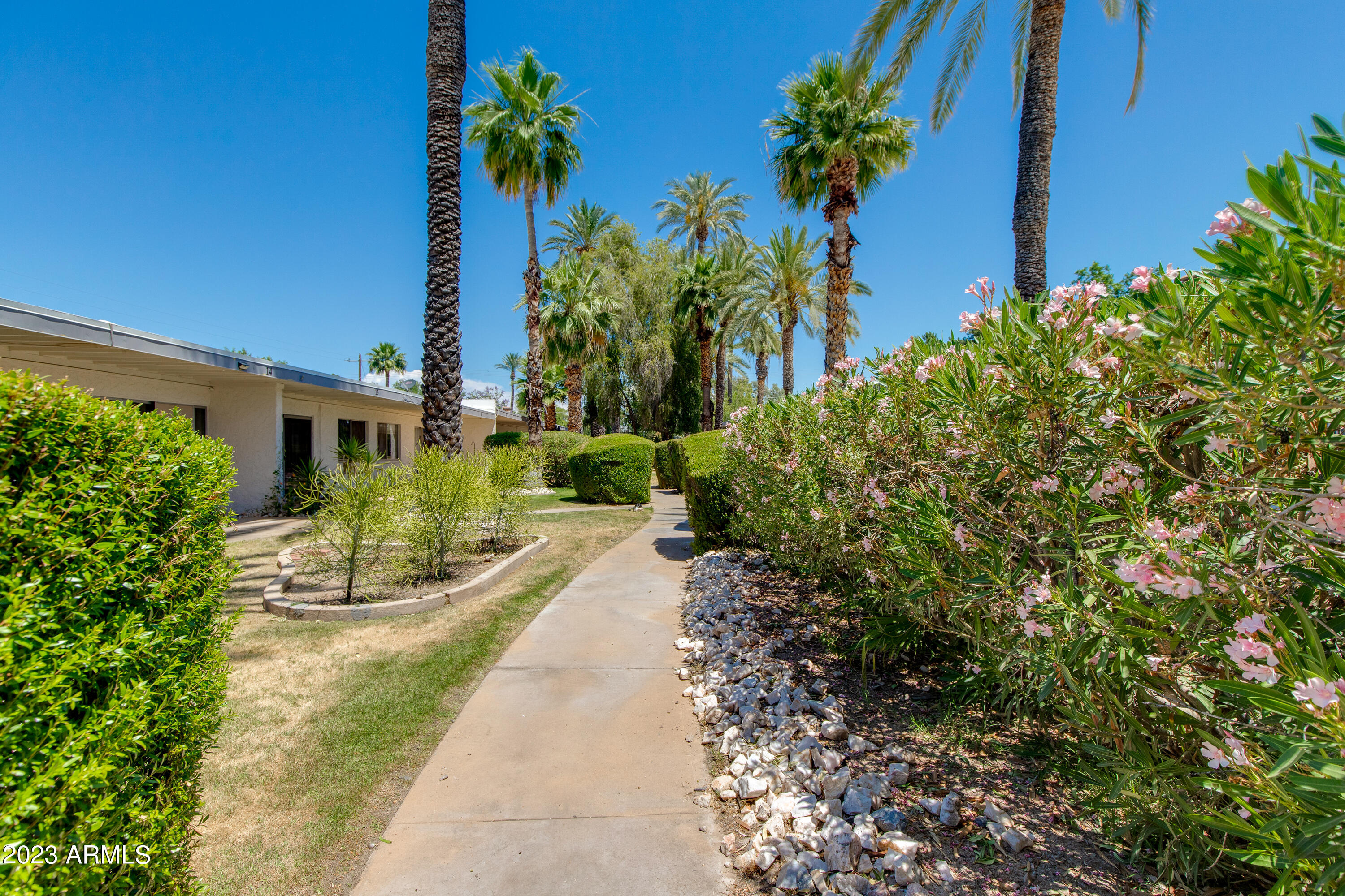 1441 E MARYLAND Avenue, 16