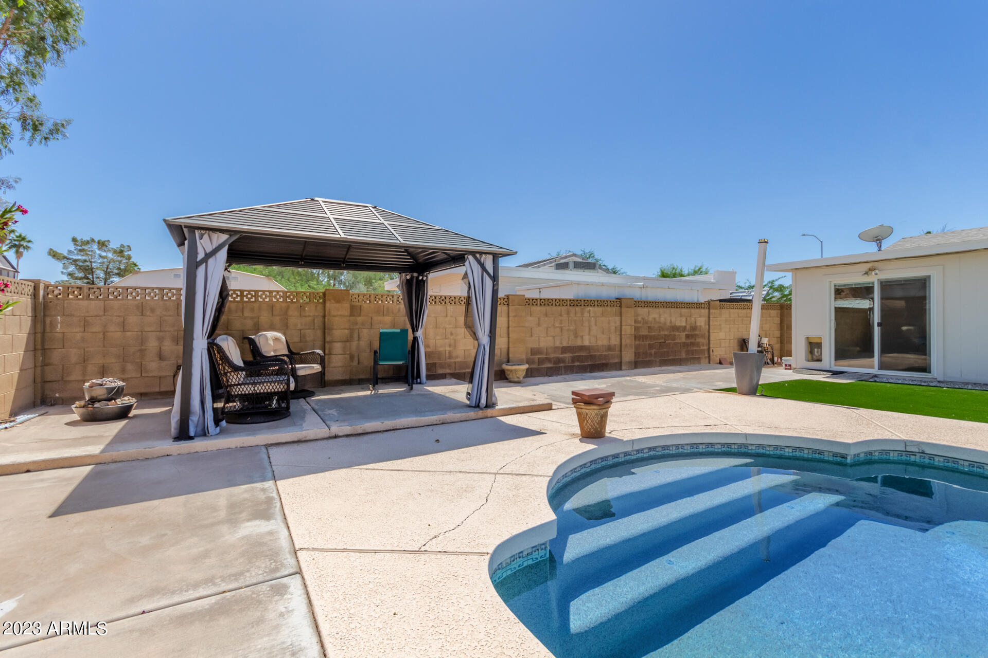3228 E EMERALD Circle