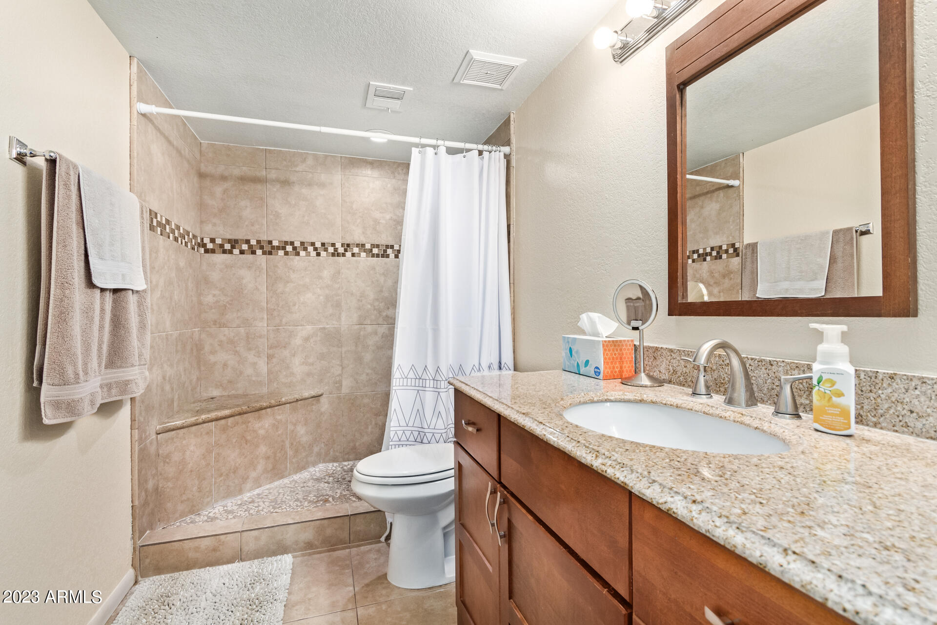 3228 E EMERALD Circle