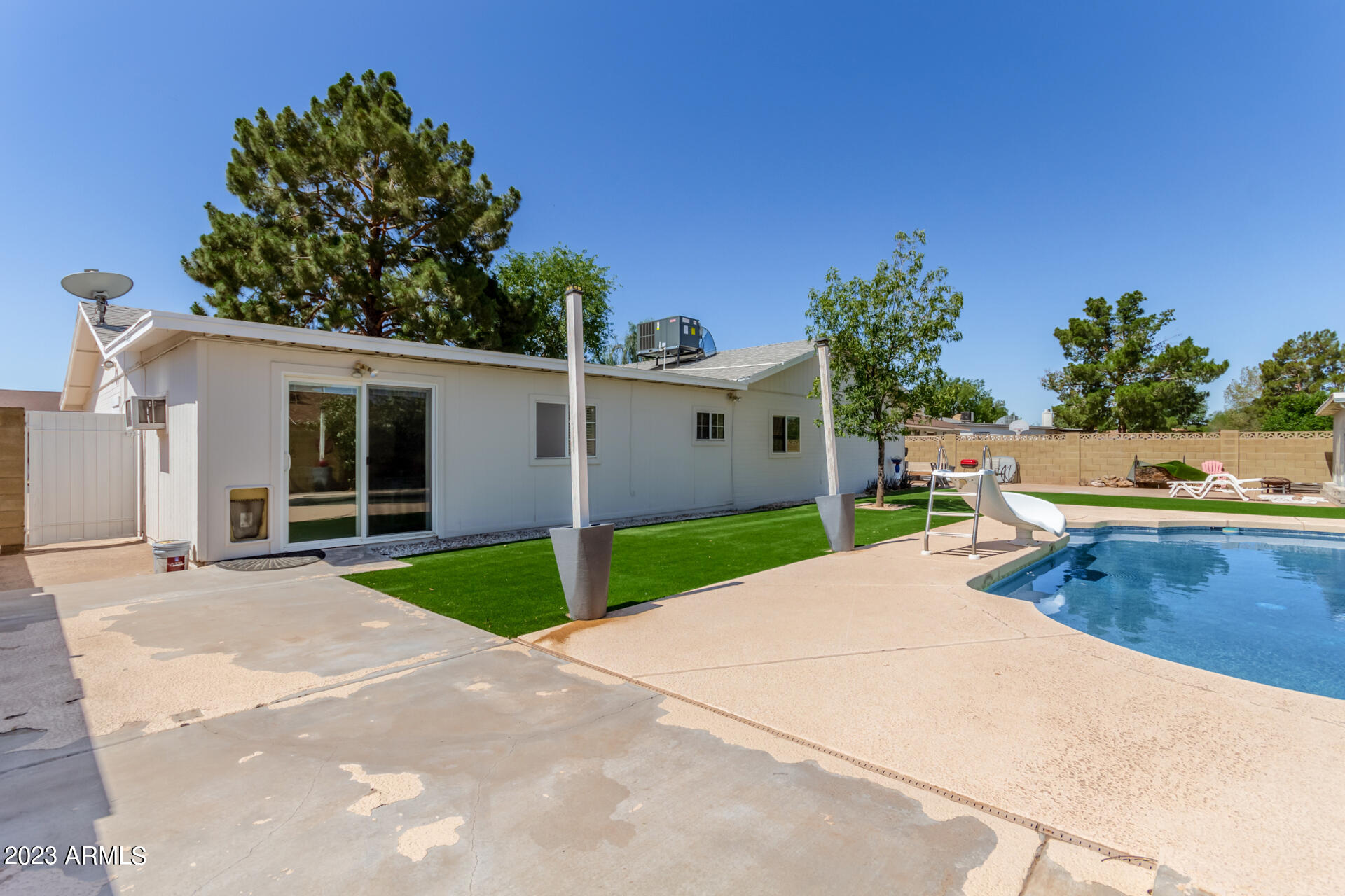 3228 E EMERALD Circle