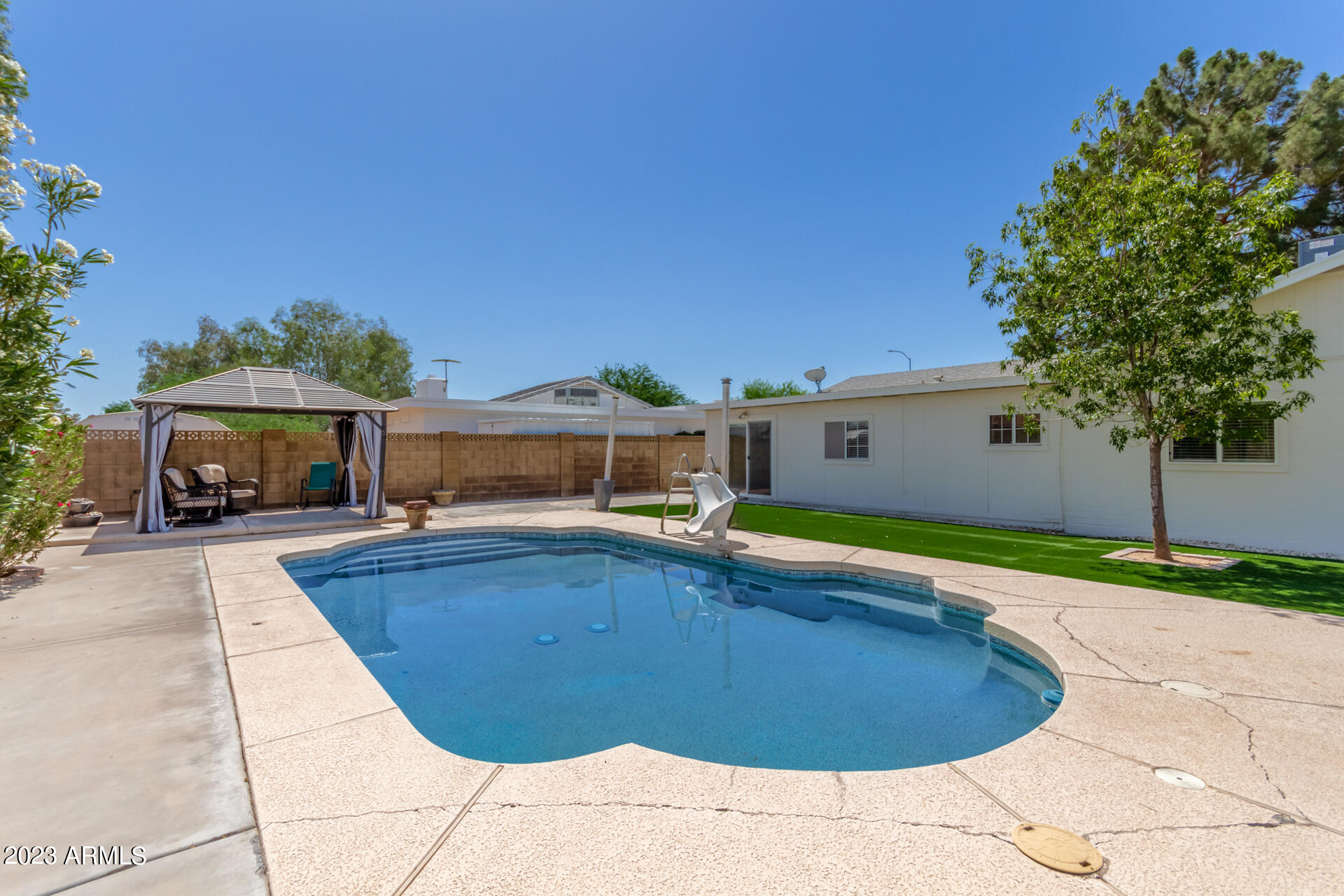 3228 E EMERALD Circle
