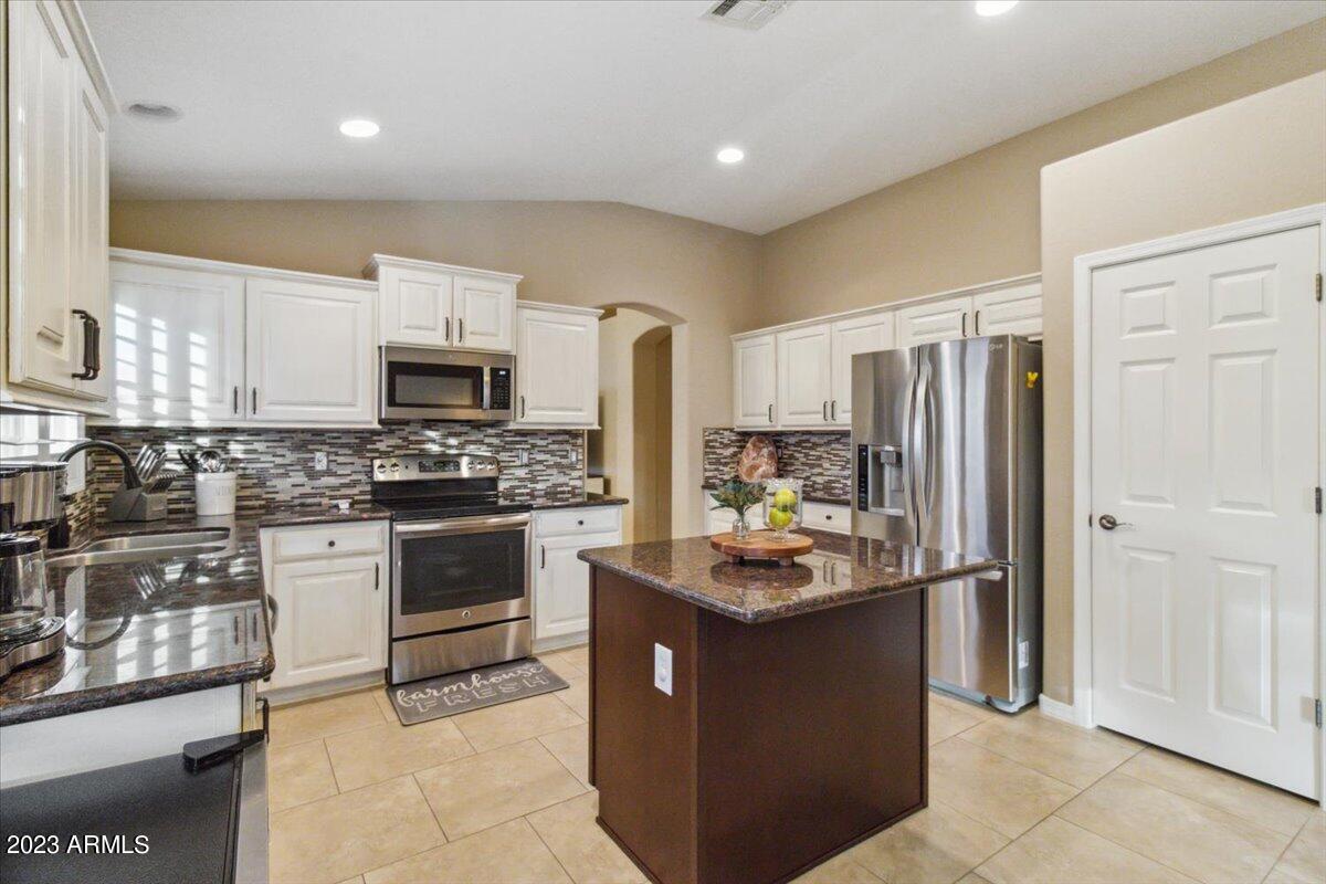 33554 N COBBLE STONE Drive