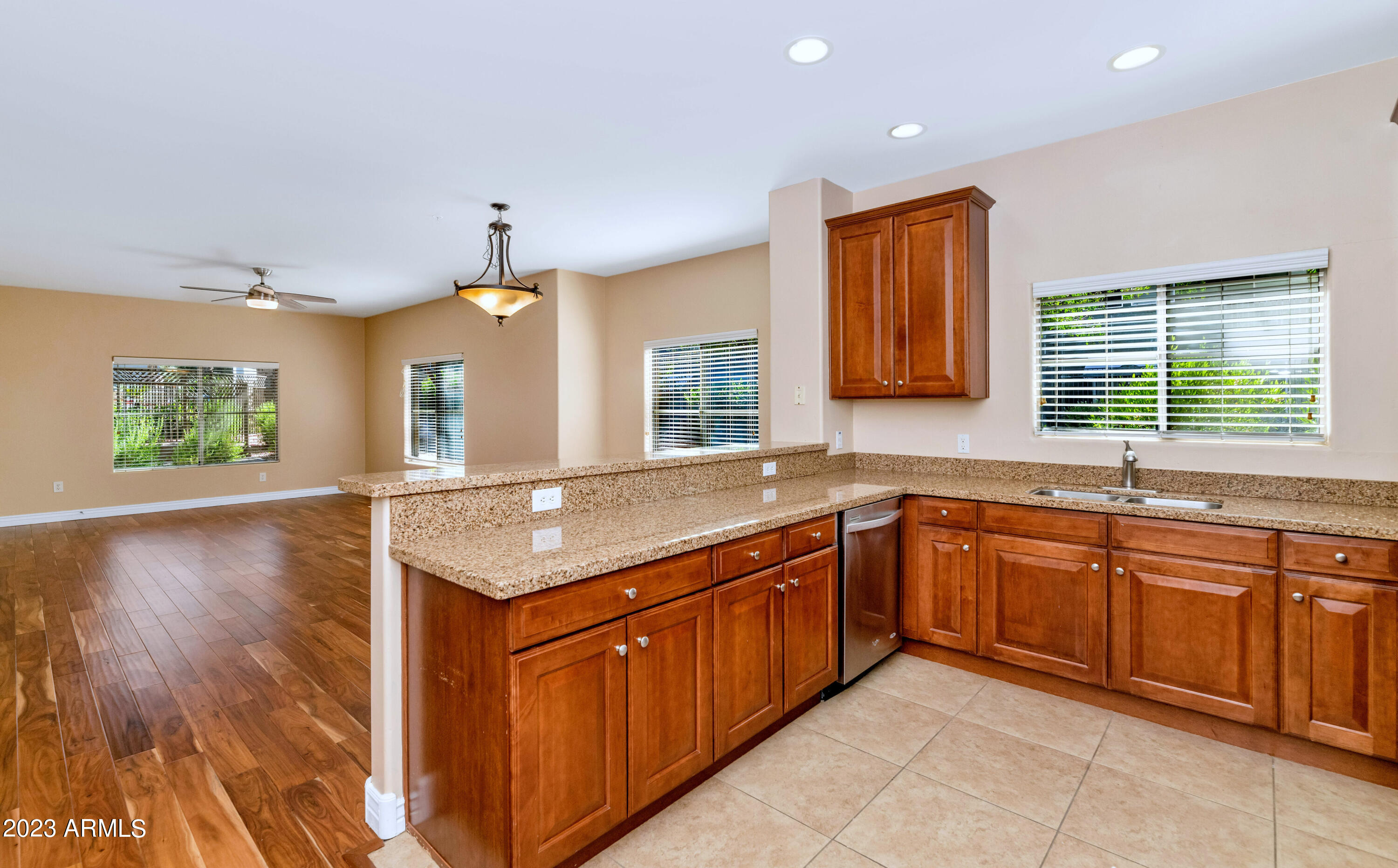 5450 E DEER VALLEY Drive, 1018