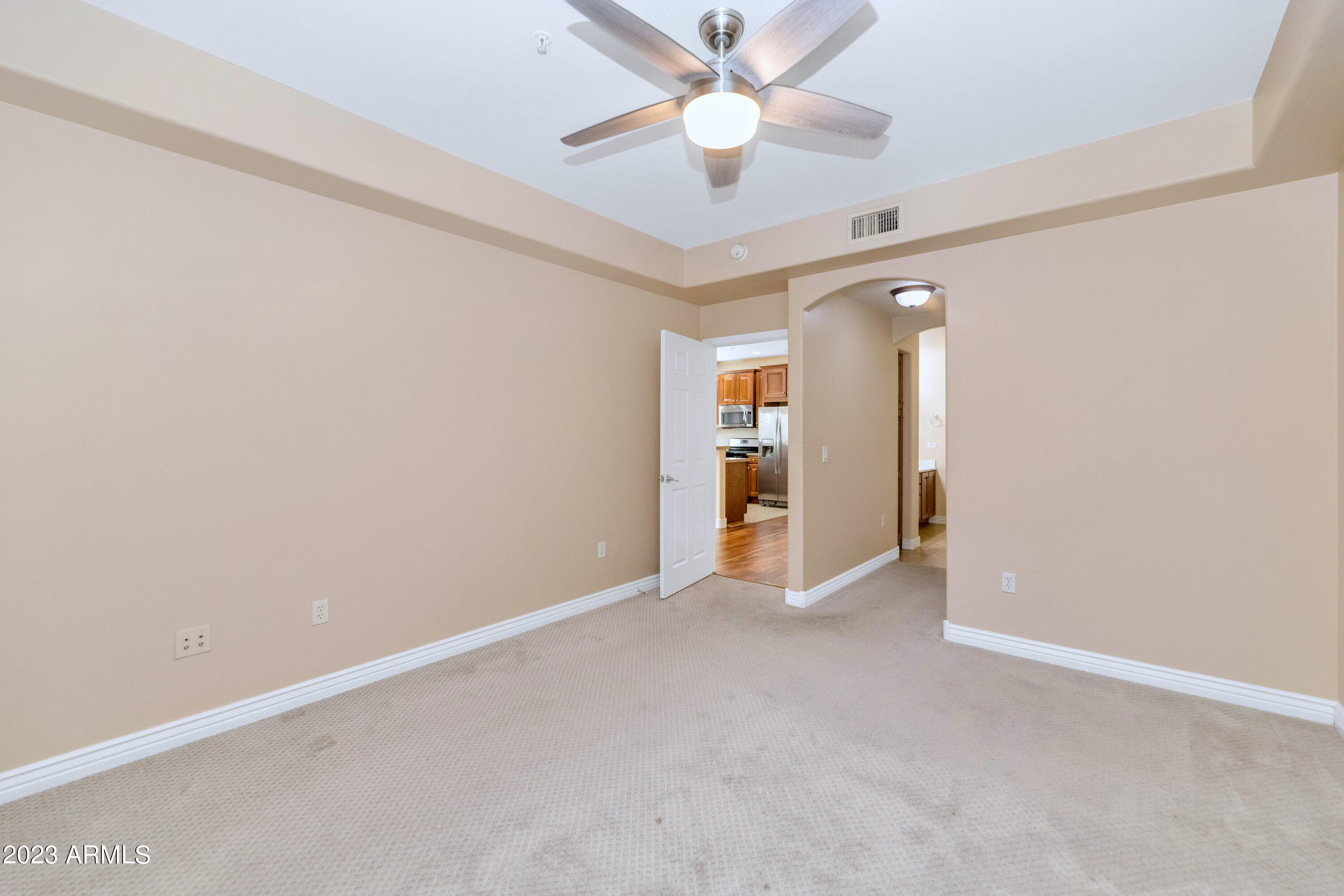 5450 E DEER VALLEY Drive, 1018