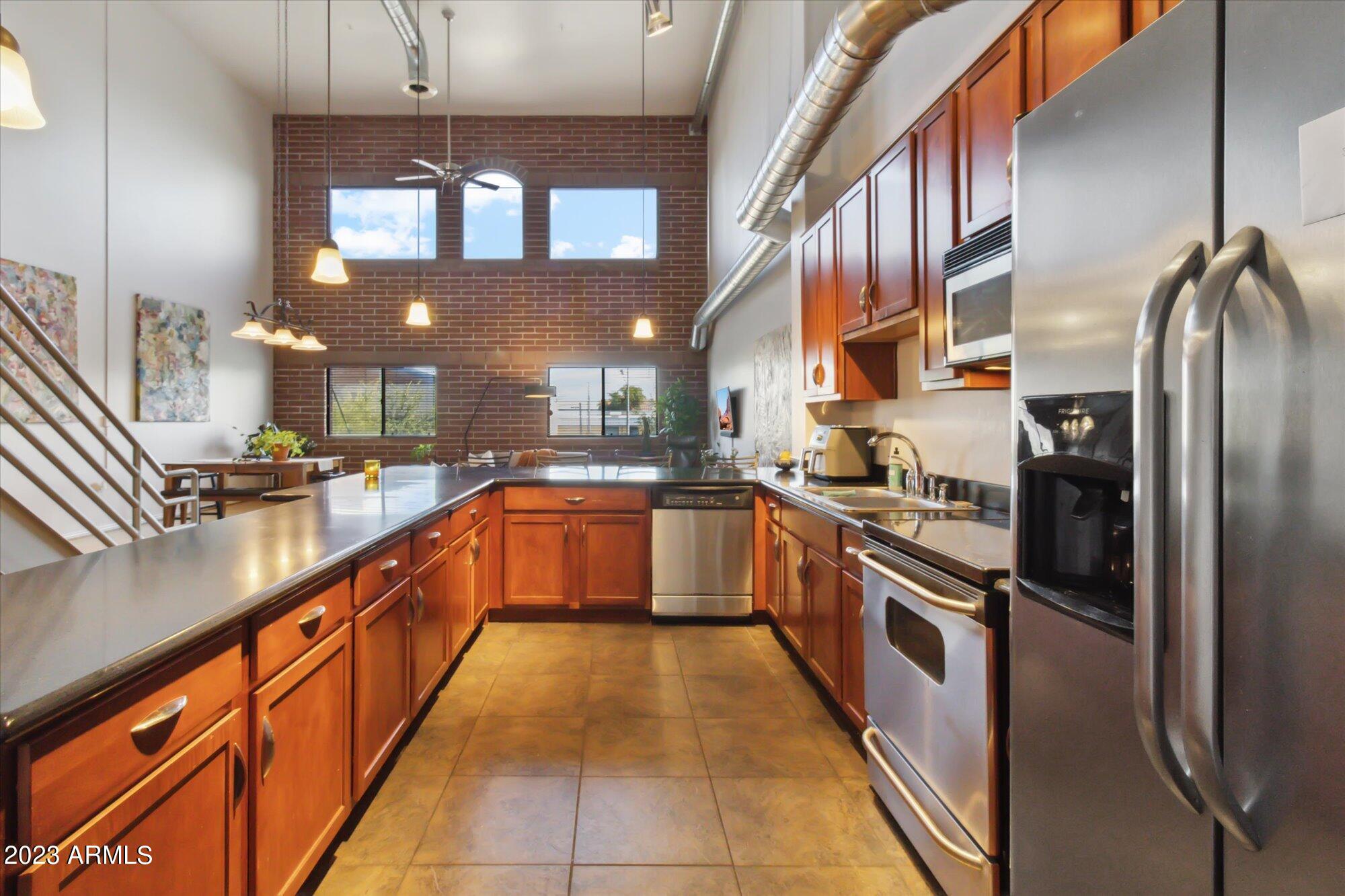 424 S 2ND Street, 208