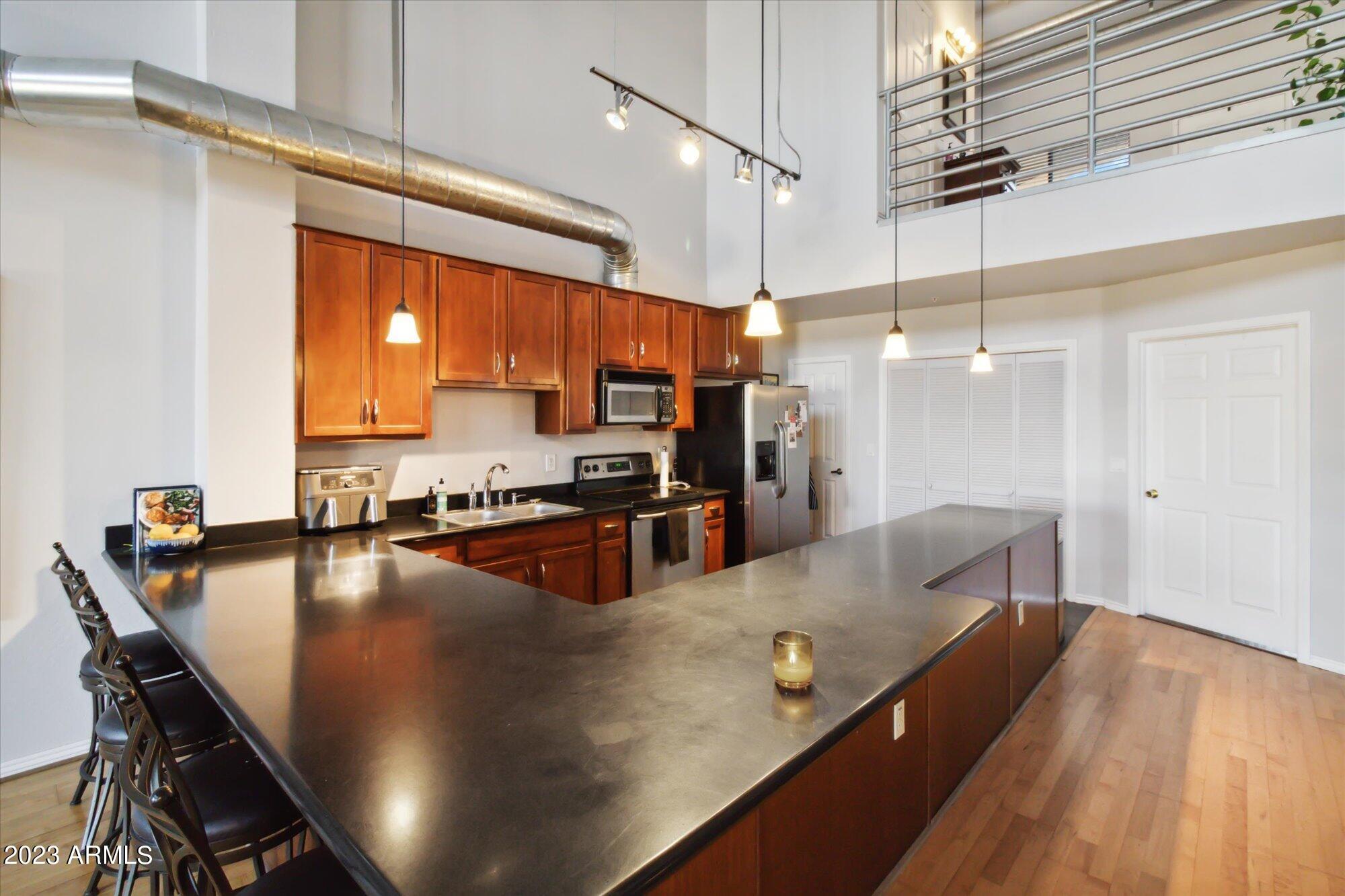 424 S 2ND Street, 208