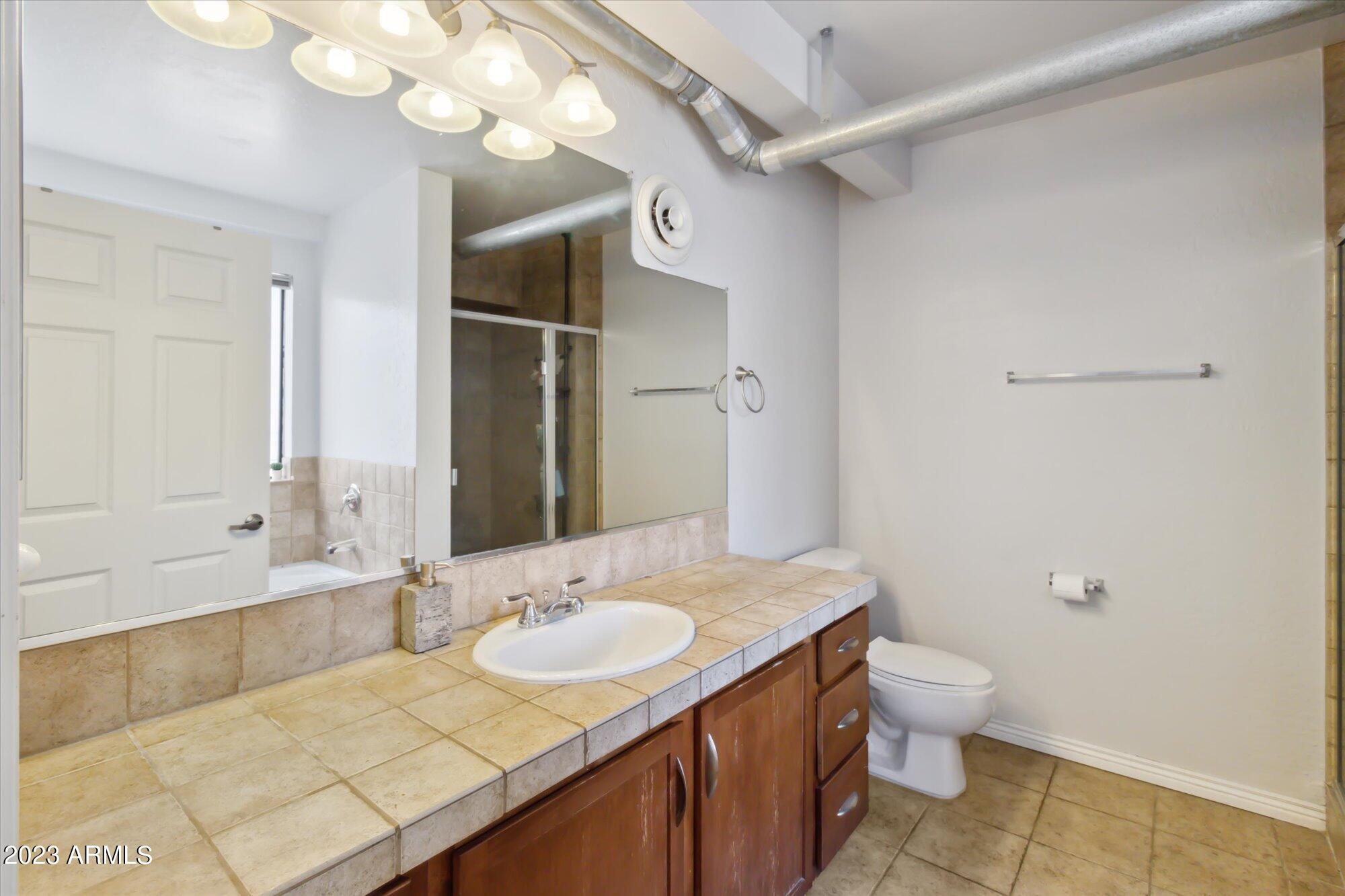 424 S 2ND Street, 208