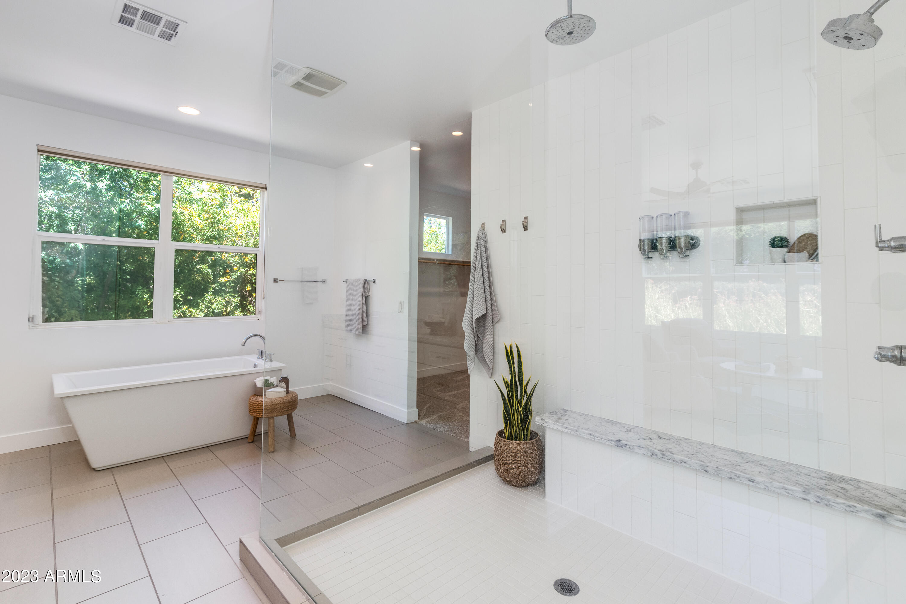 3609 E MEADOWBROOK Avenue