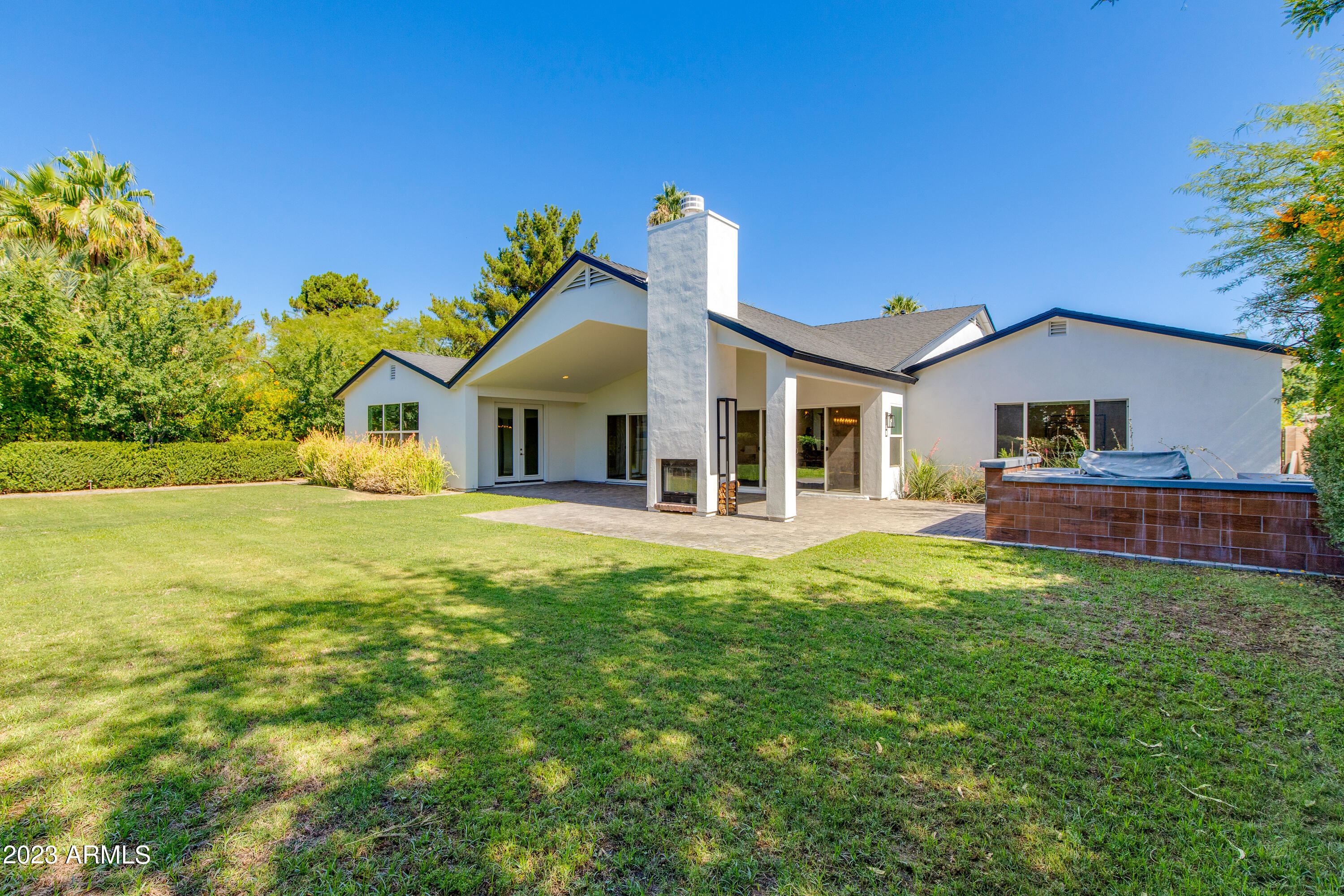 3609 E MEADOWBROOK Avenue