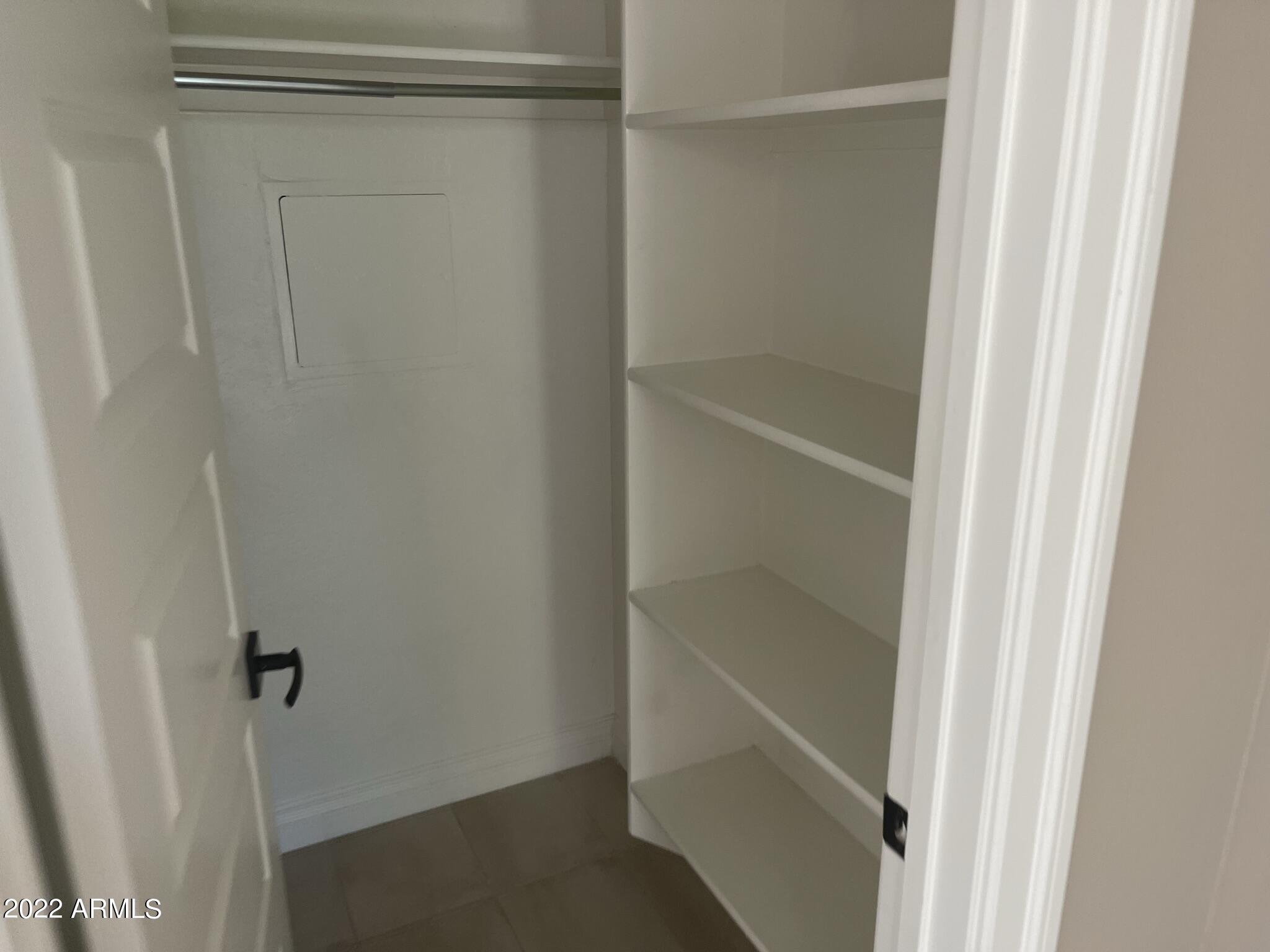 2462 E LOVEBIRD Lane