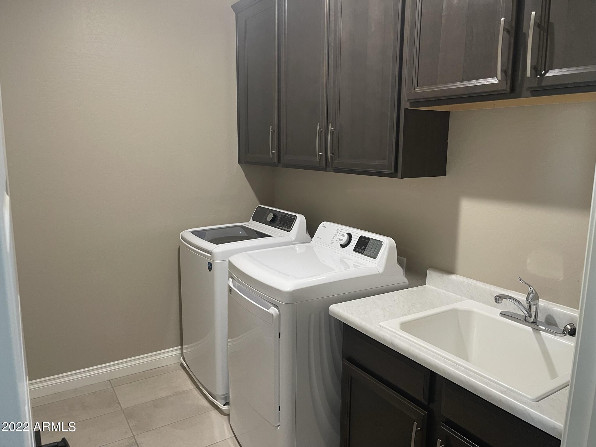 2462 E LOVEBIRD Lane