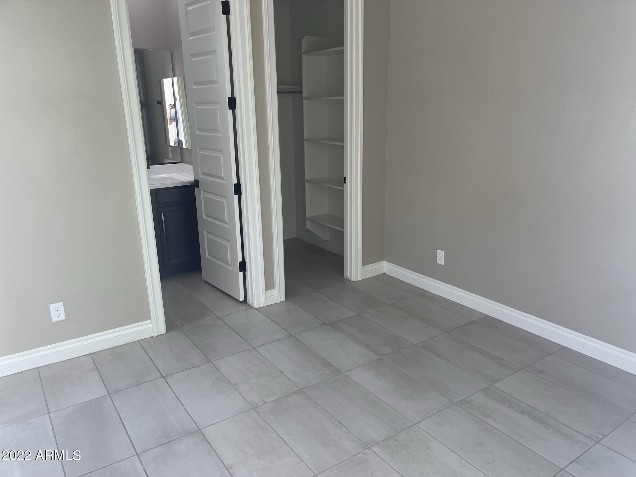 2462 E LOVEBIRD Lane