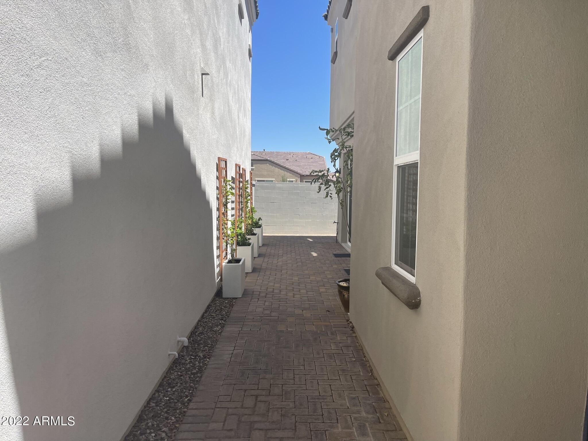 2462 E LOVEBIRD Lane